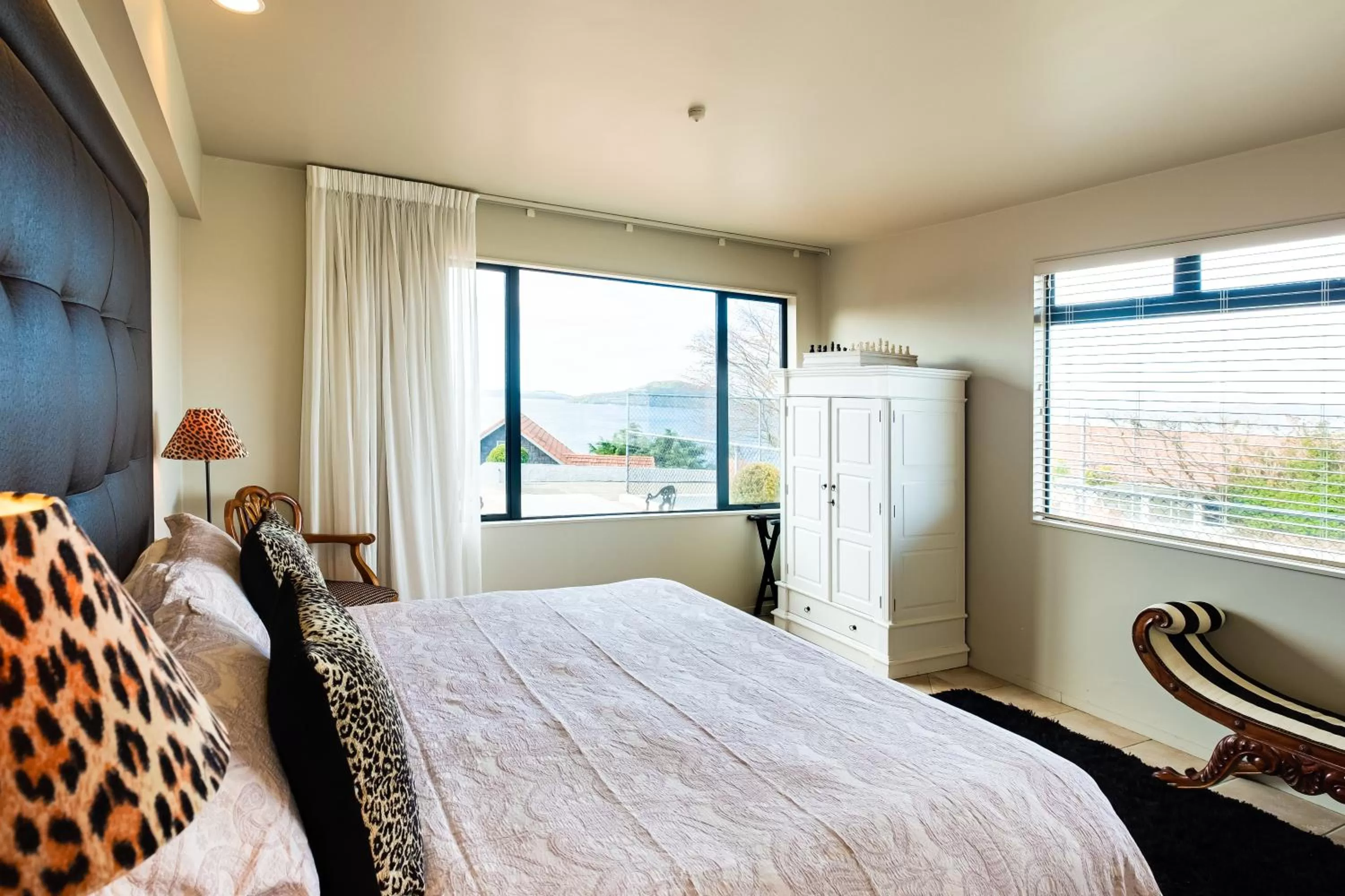 Bedroom, Bed in On The Point - Lake Rotorua
