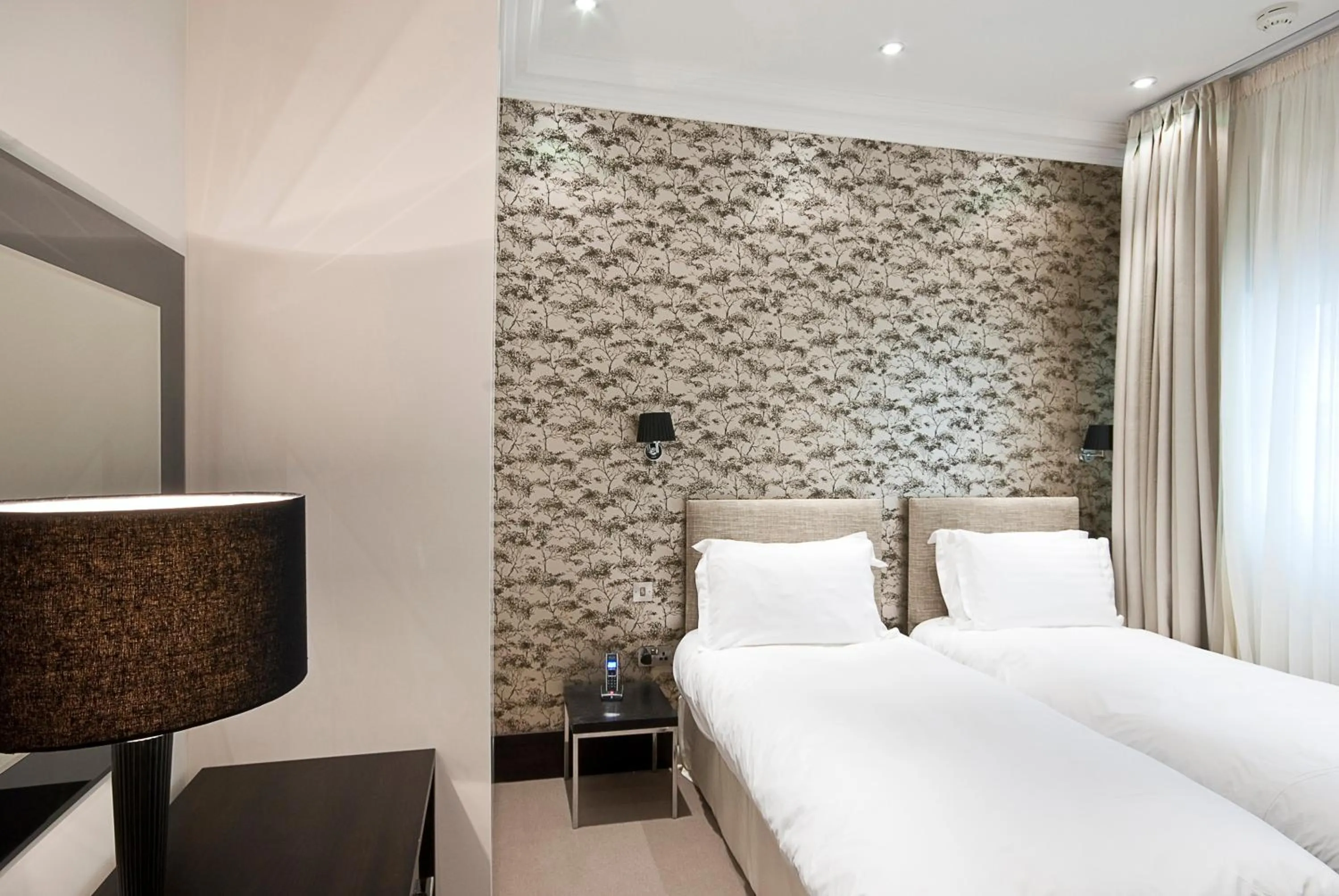 Bedroom, Bed in 130 Queen's Gate Apartments