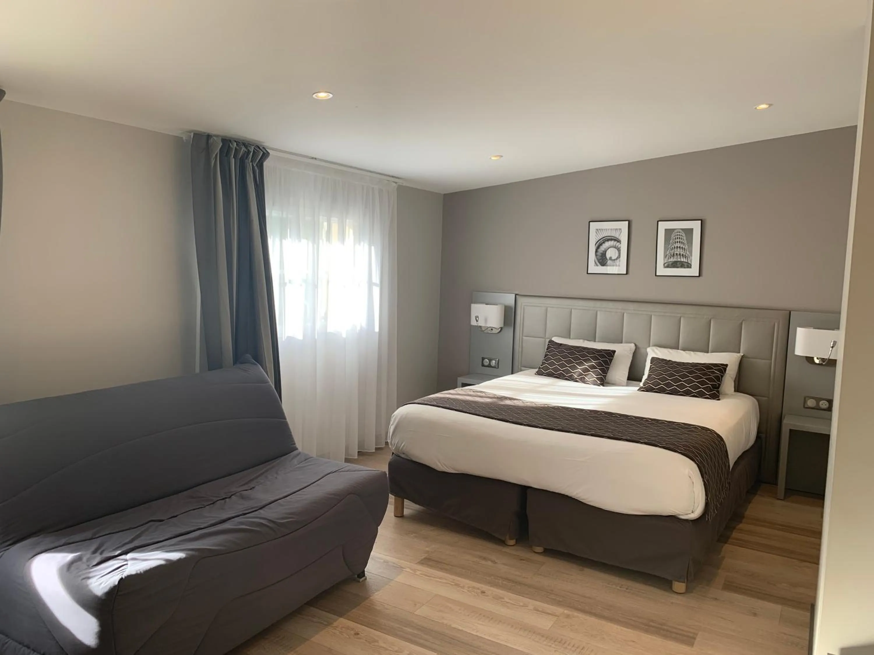 Bed in Logis Hôtel Restaurant Le Moulin de la Coudre