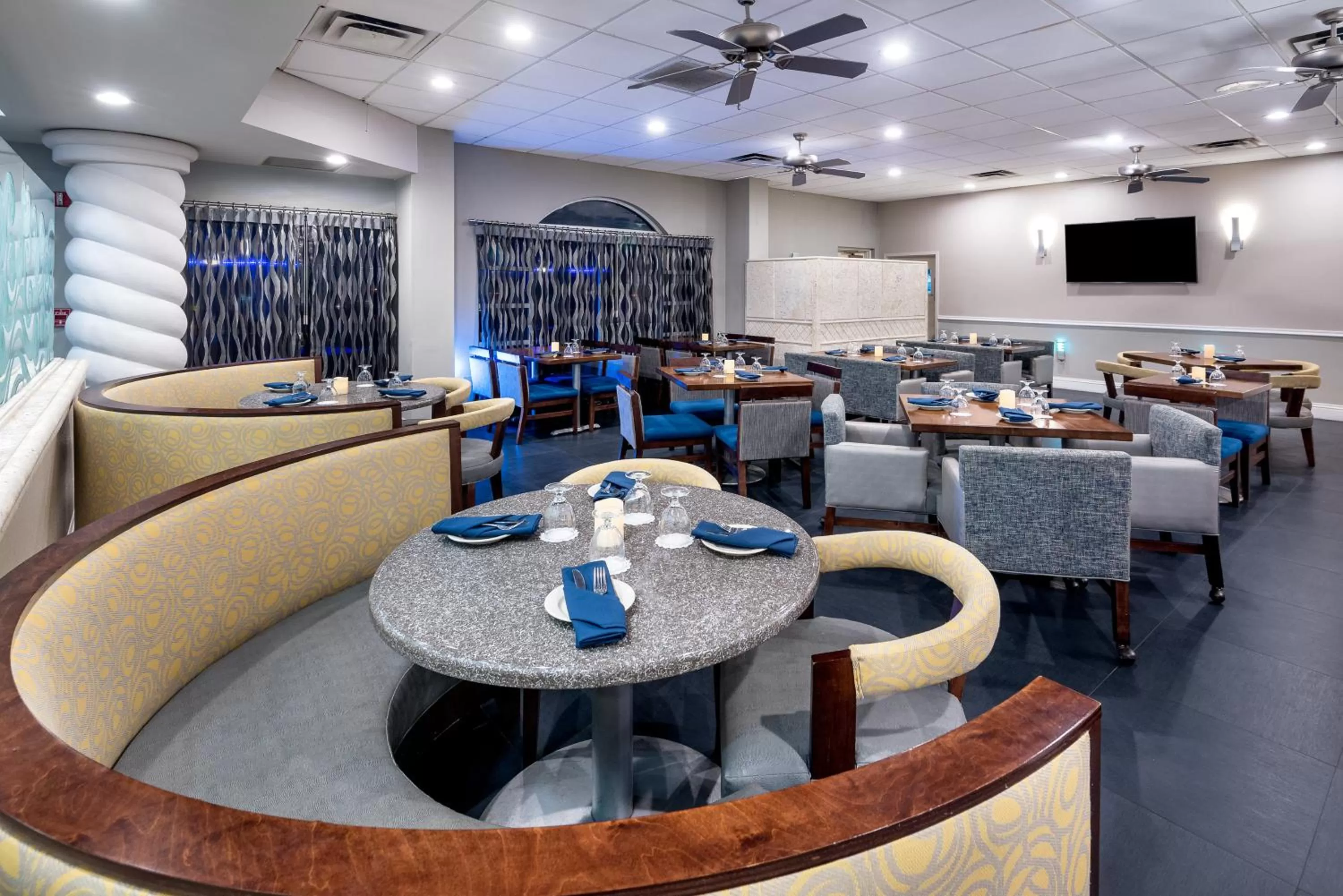 Restaurant/places to eat in Holiday Inn Fort Lauderdale Airport by IHG