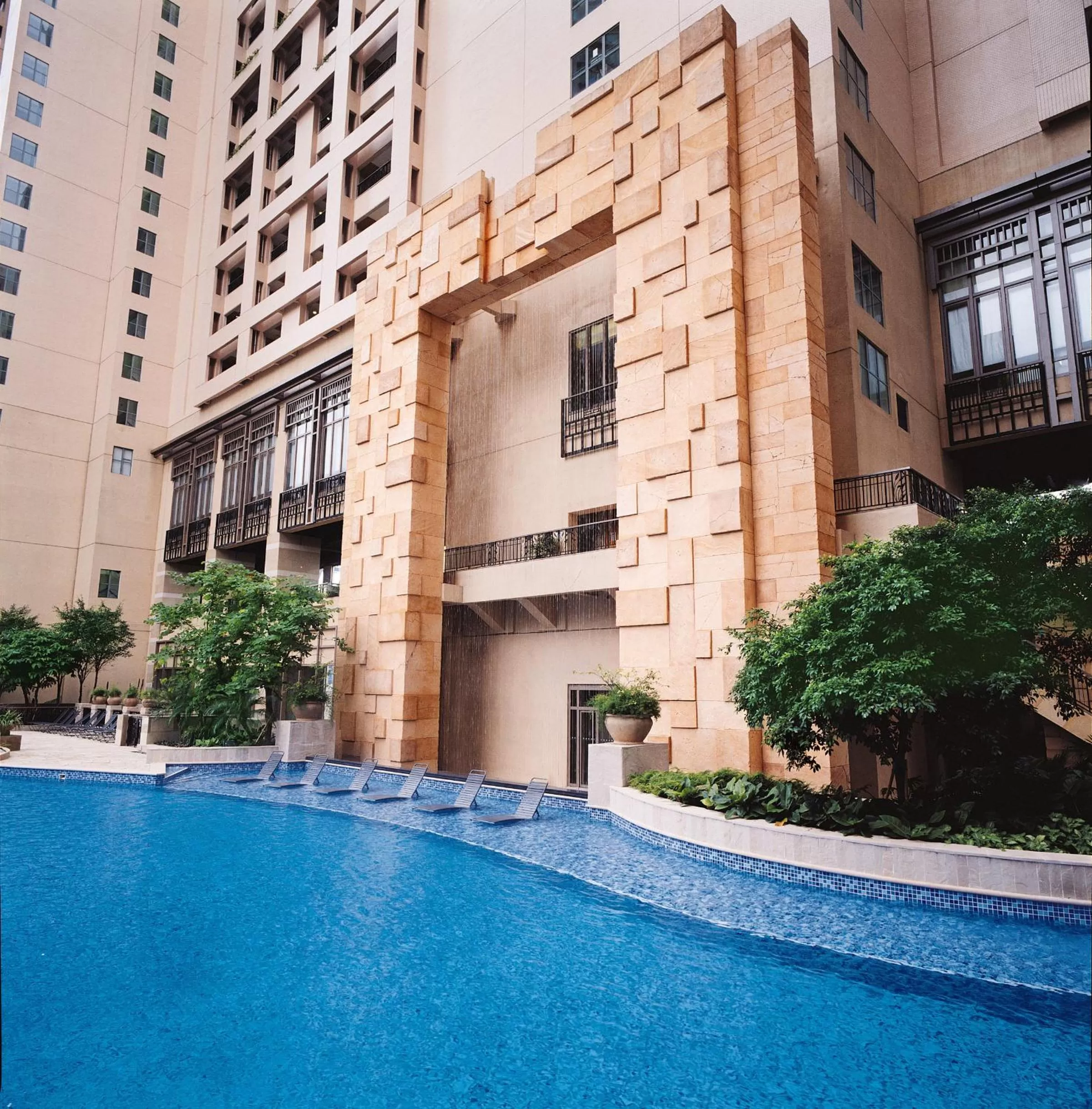 Swimming pool in Rambler Oasis Hotel
