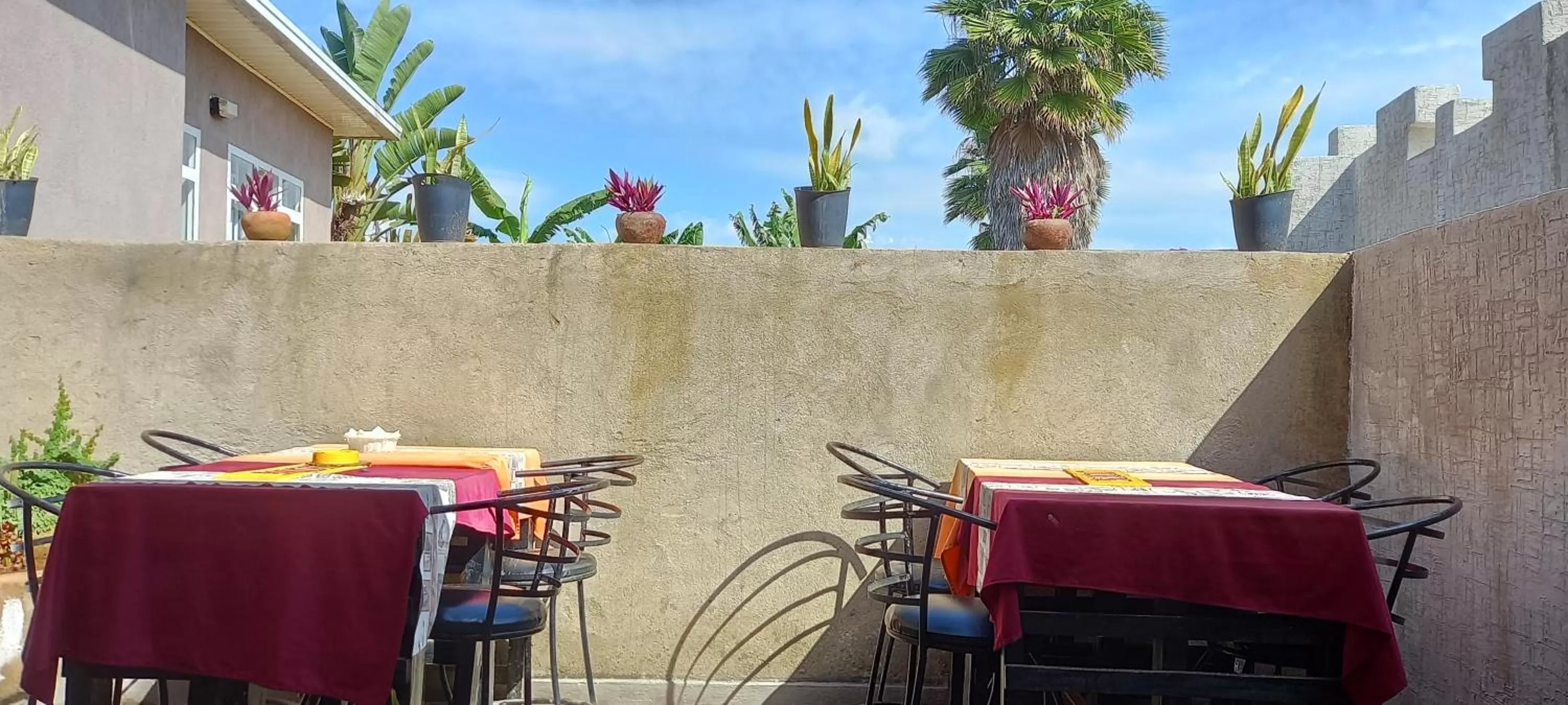 Restaurant/Places to Eat in Tommy's Budget Rooms