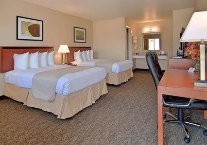 Double Room with Two Double Beds - Smoking in Rodeway Inn of Junction