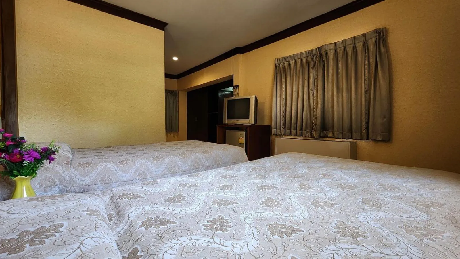 Bed in Pattaya Garden Resort