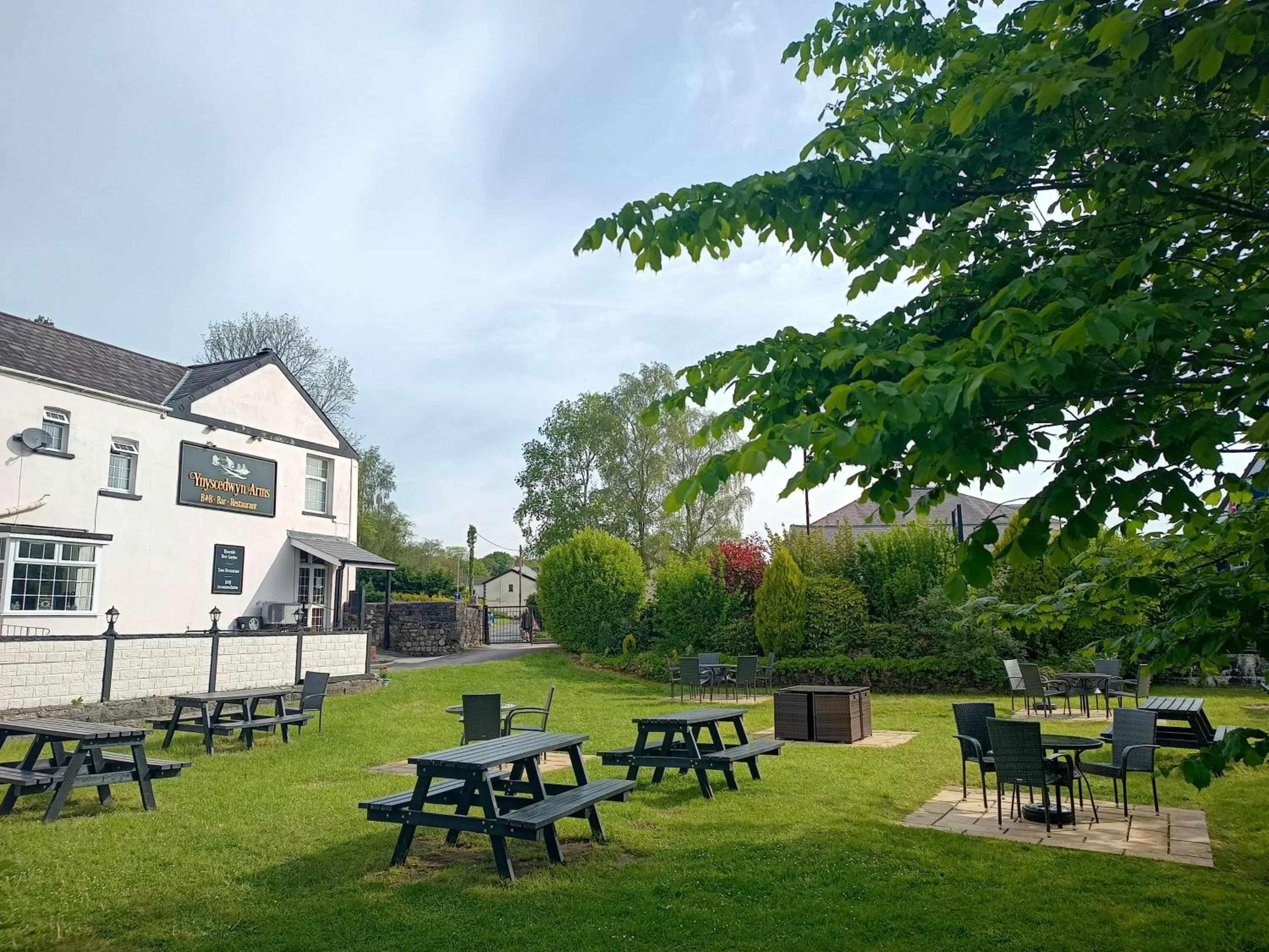 Property Building in The Ynyscedwyn Arms Hotel