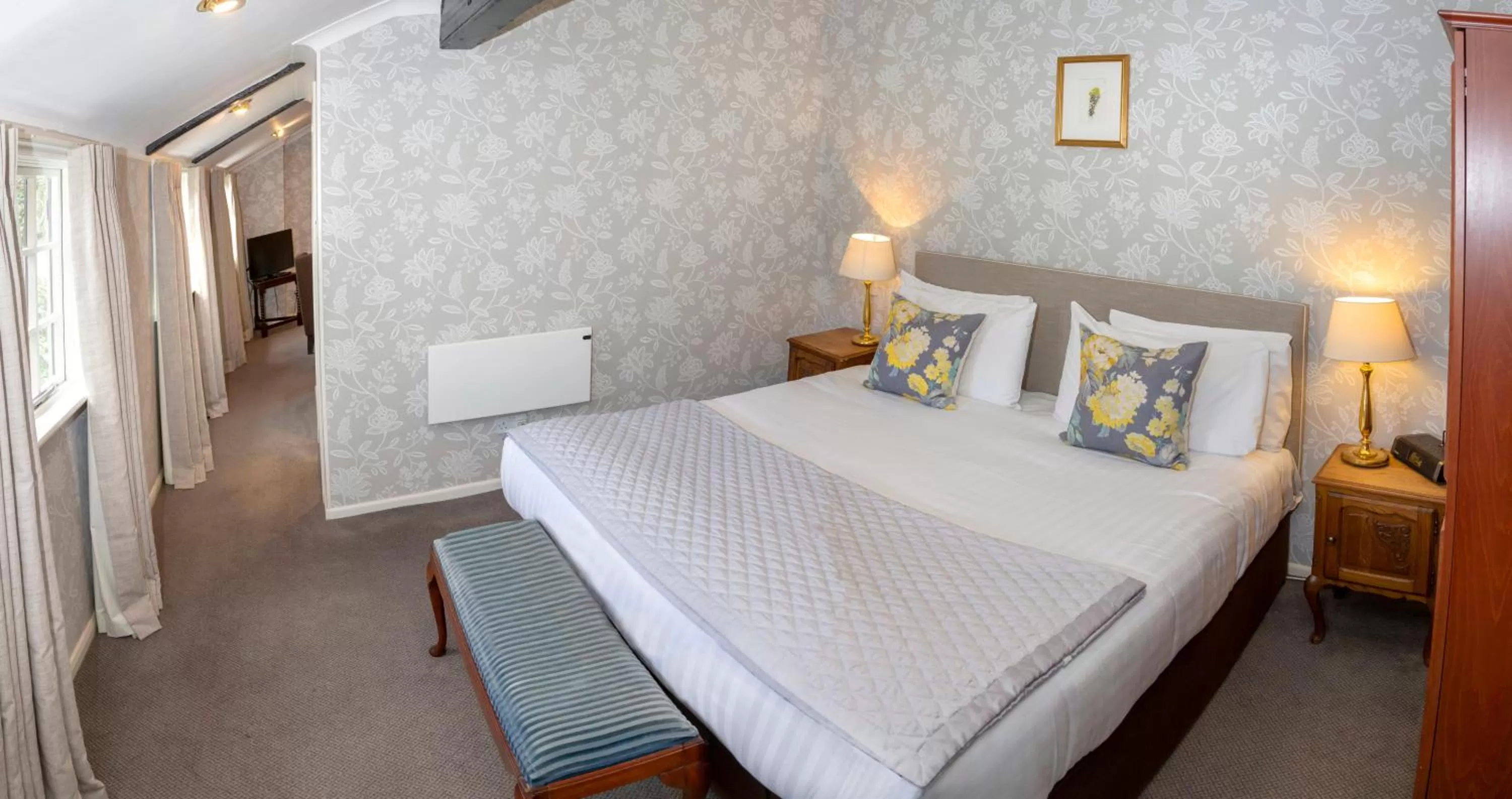 Bed in Best Western Red Lion Hotel