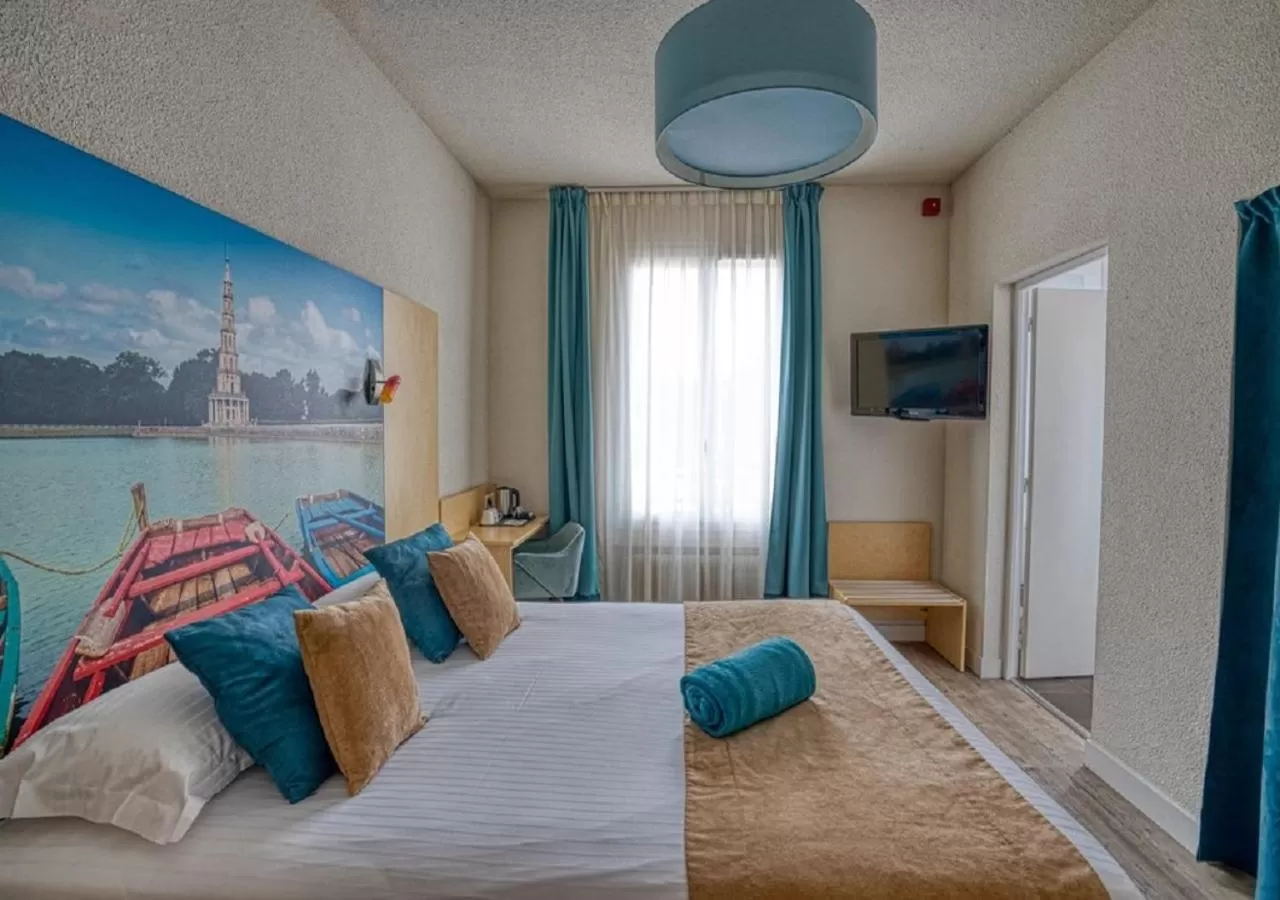 Bed in Best Western Le Vinci Loire Valley