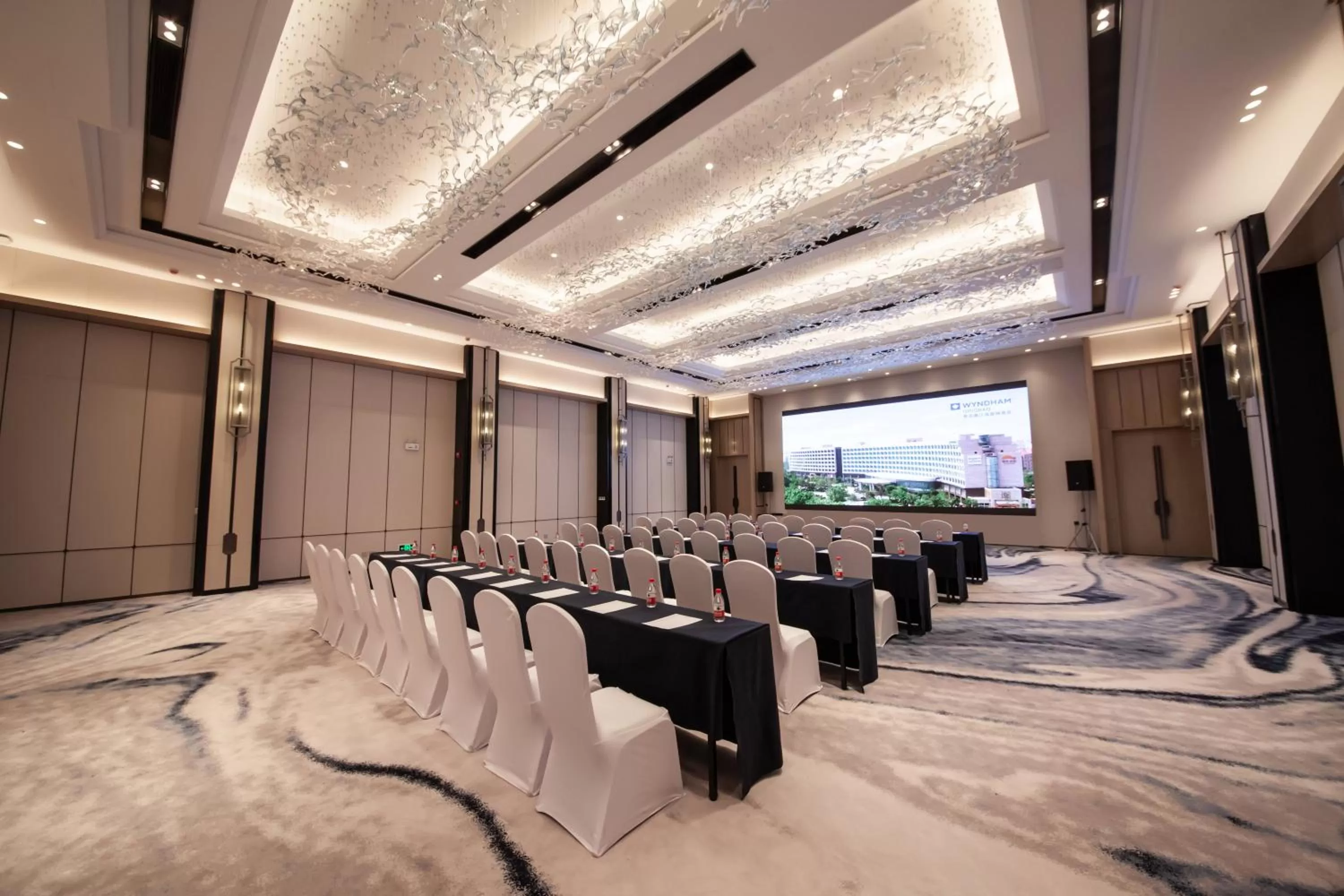 Meeting/conference room in Wyndham Qingdao l Free Fixed-Time Shuttle Service Between Hotel and Airport & North Railway Station l Outdoor Children's Amusement Park l 1-Hour Play Snooker or Table Tennis