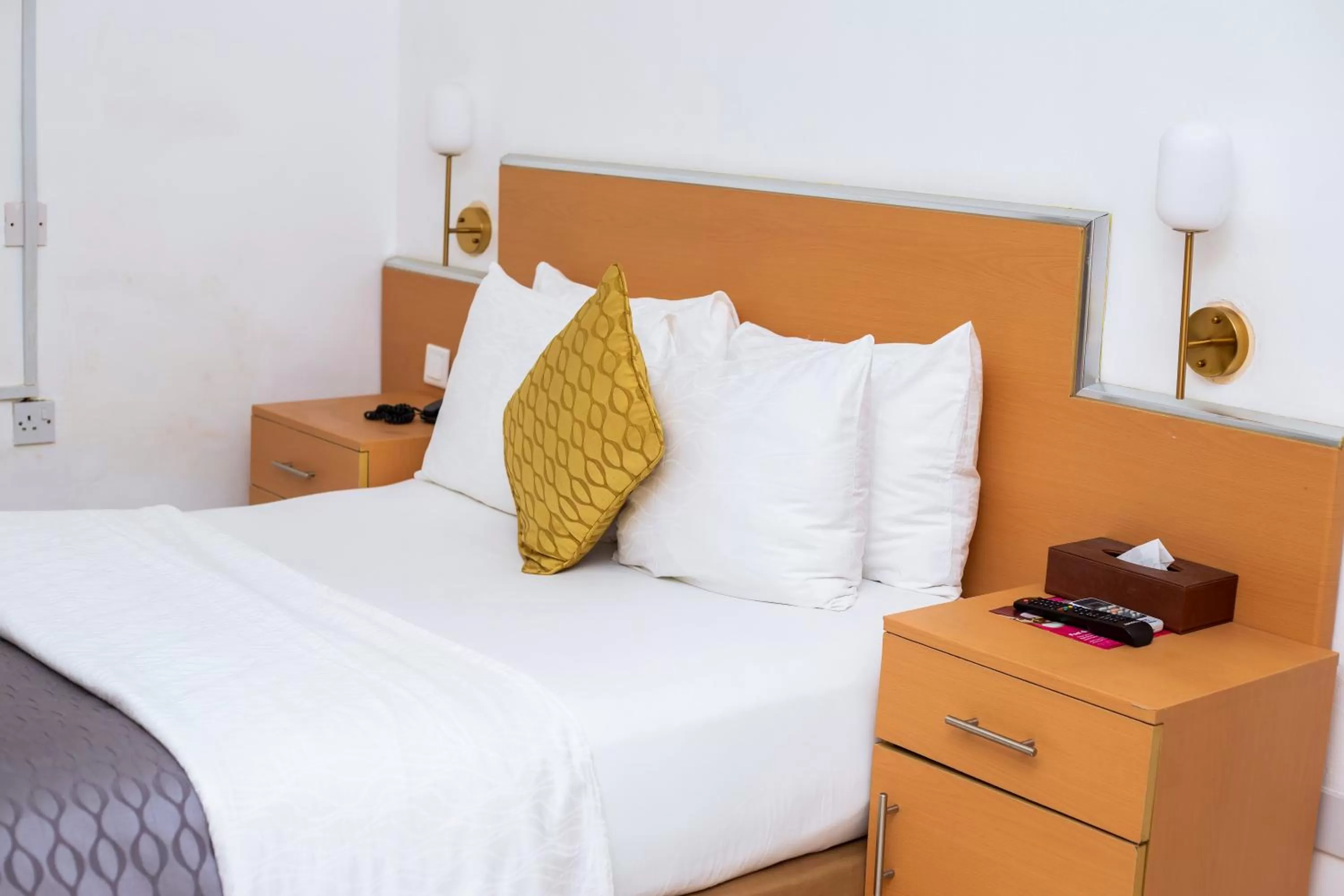 Bedroom, Bed in Airside Hotel