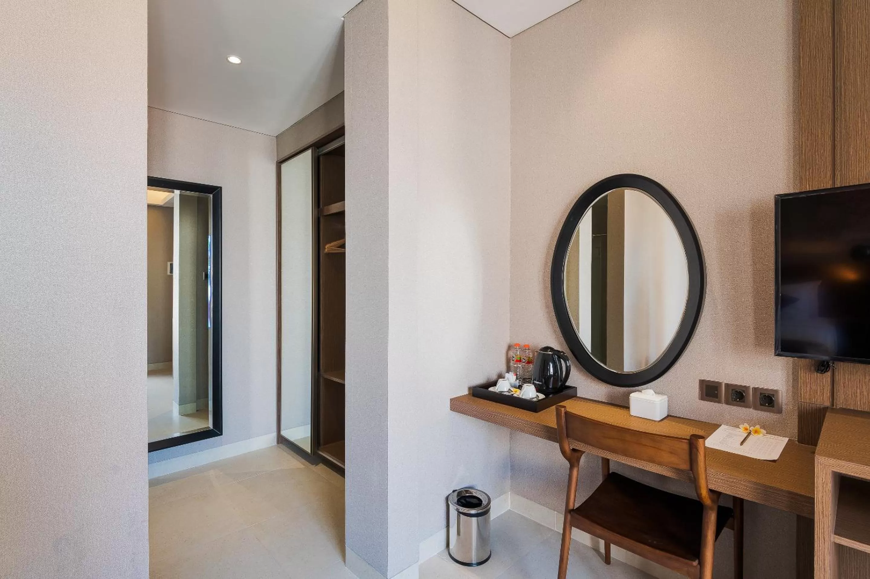 hair dresser in Padmasari Resort Lovina