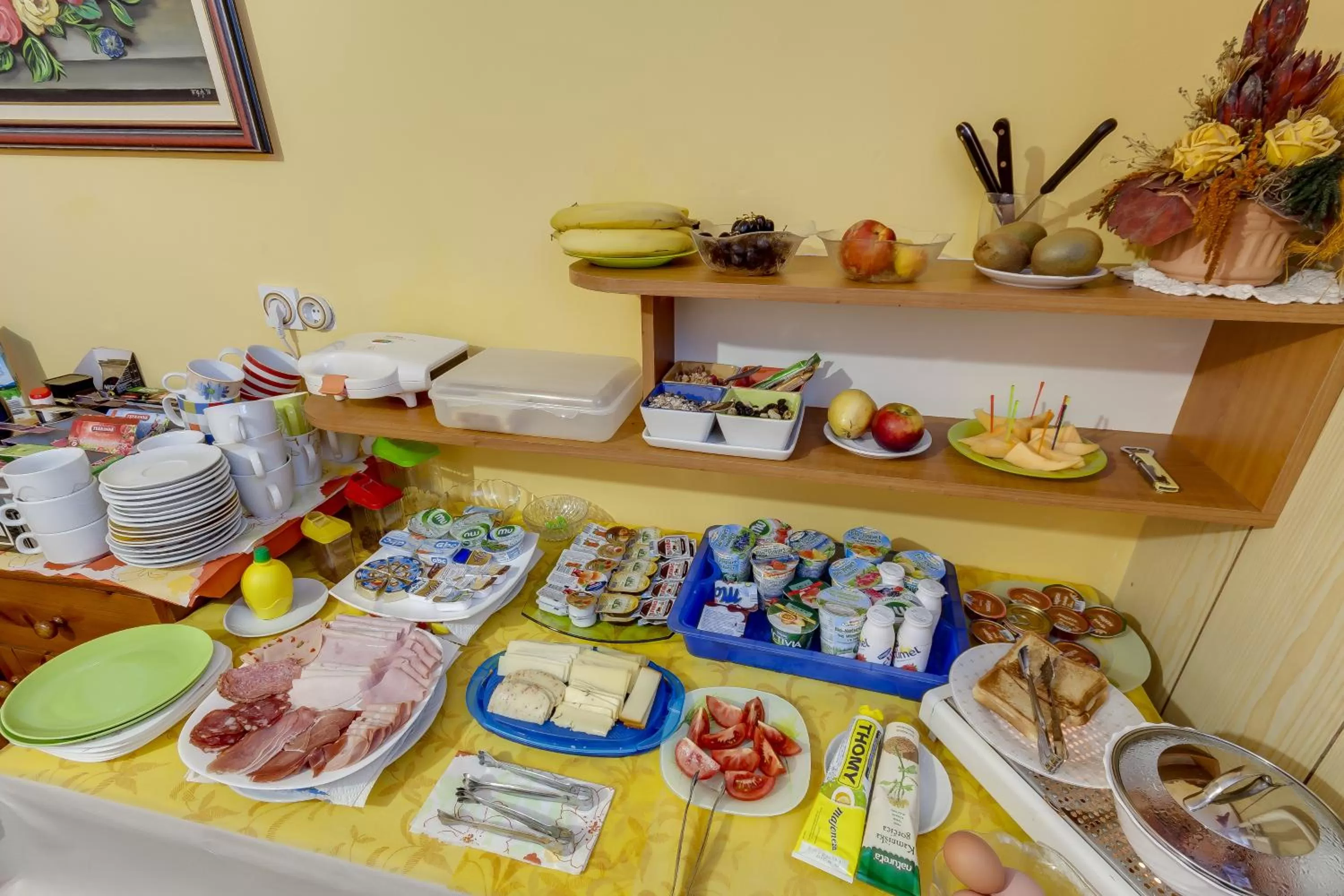 Food in Rooms & Apartments Jana