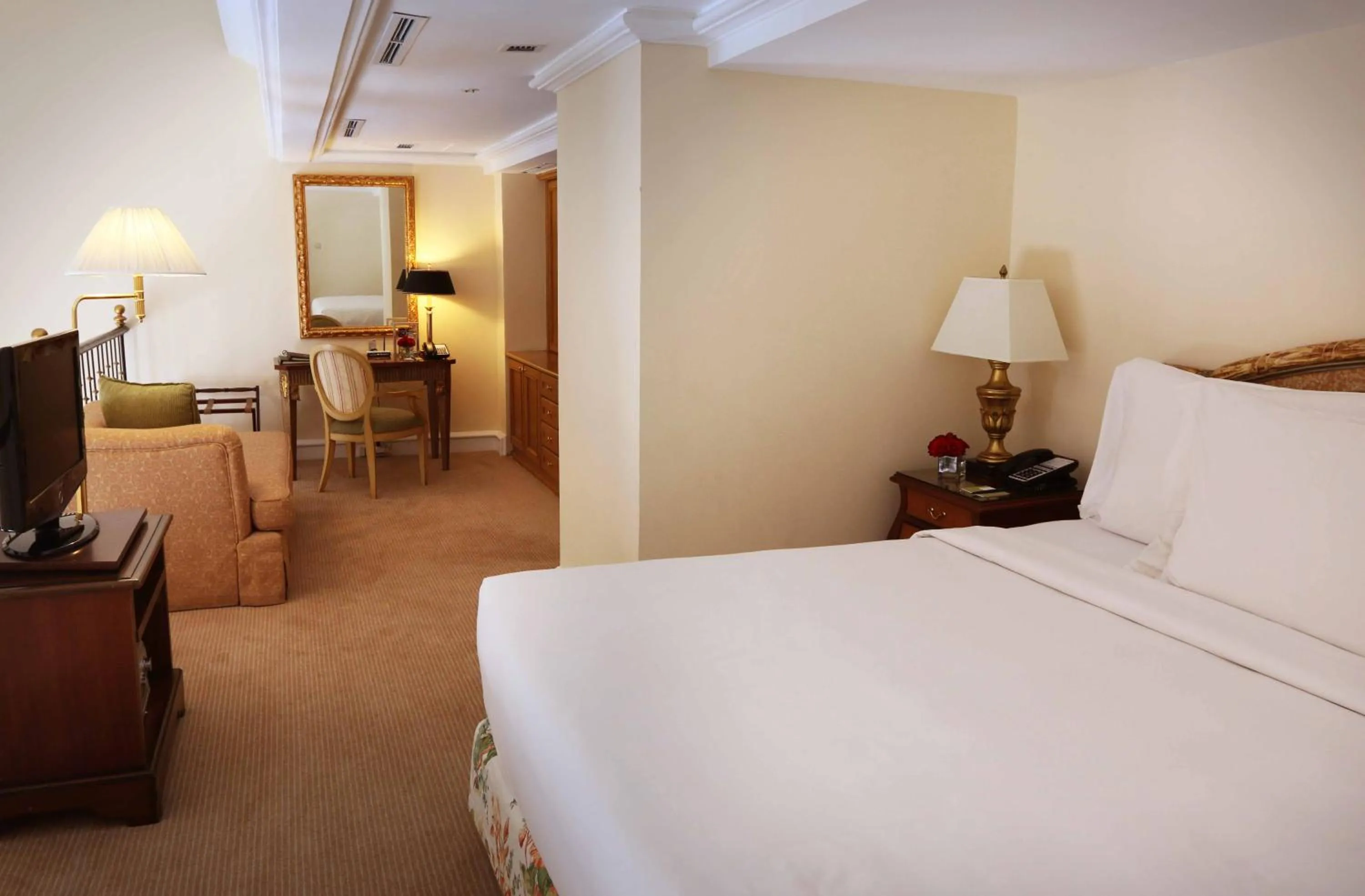 Photo of the whole room, Bed in Hotel Gran Mahakam