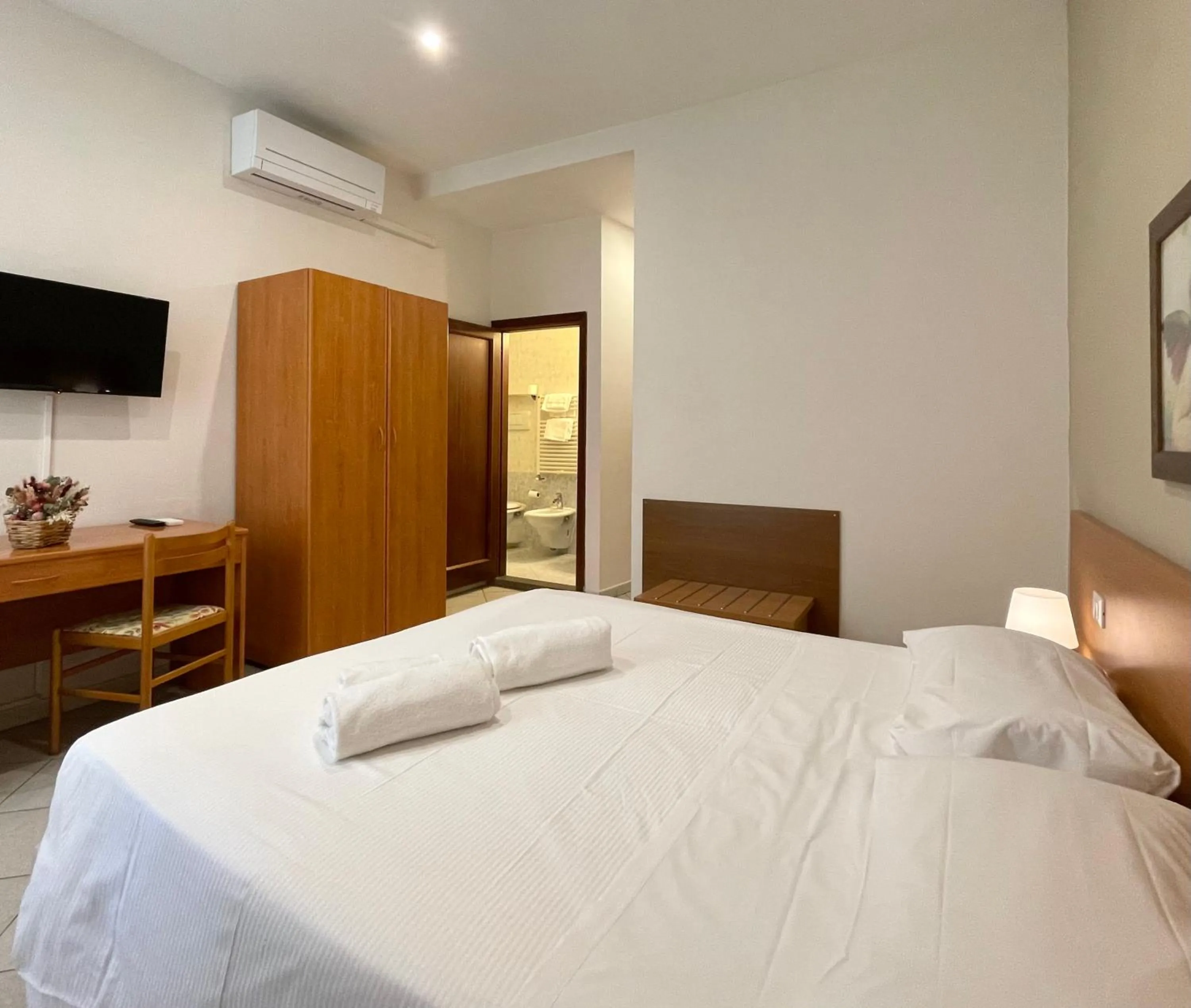 Bedroom, Bed in Hotel Leopolda