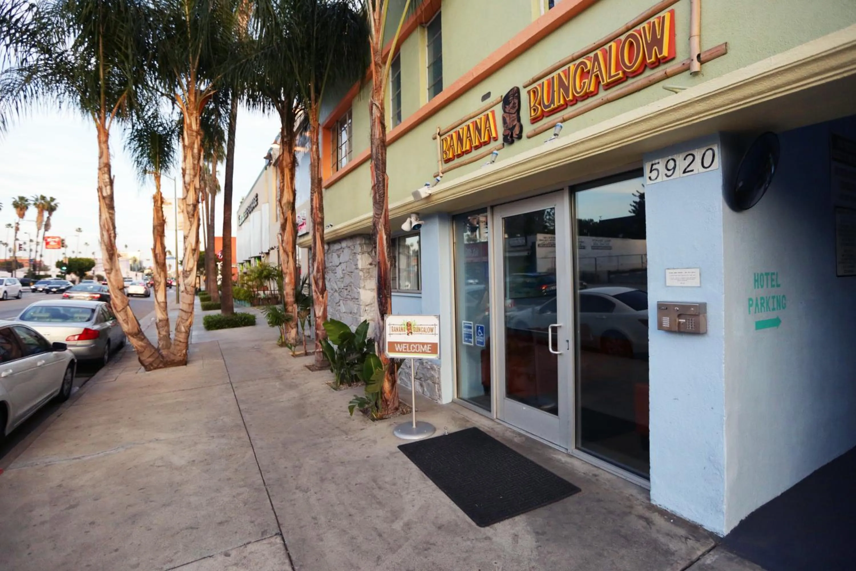 Facade/entrance in Banana Bungalow Hollywood Hotel & Hostel