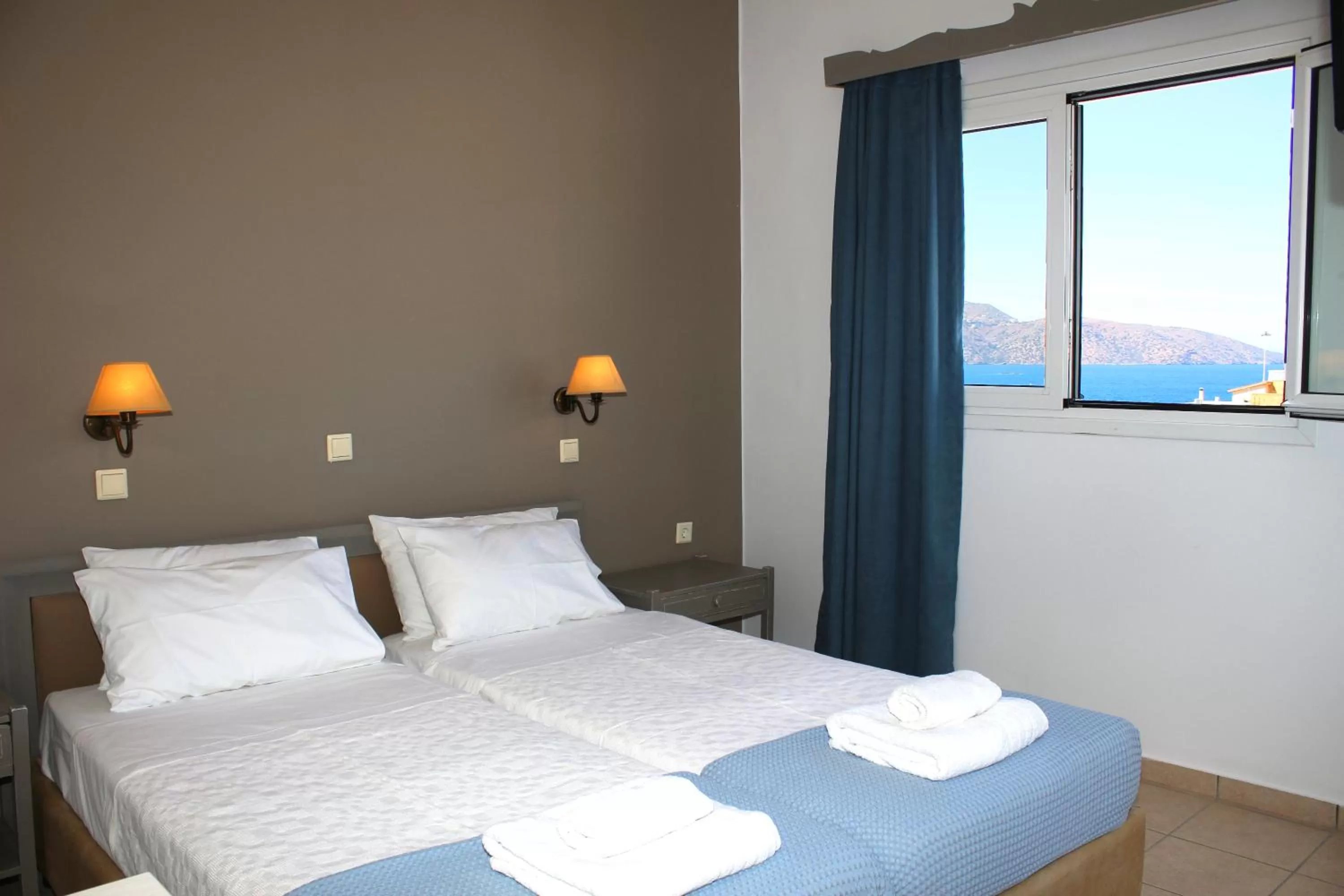 Bed in Ikaros Art Hotel