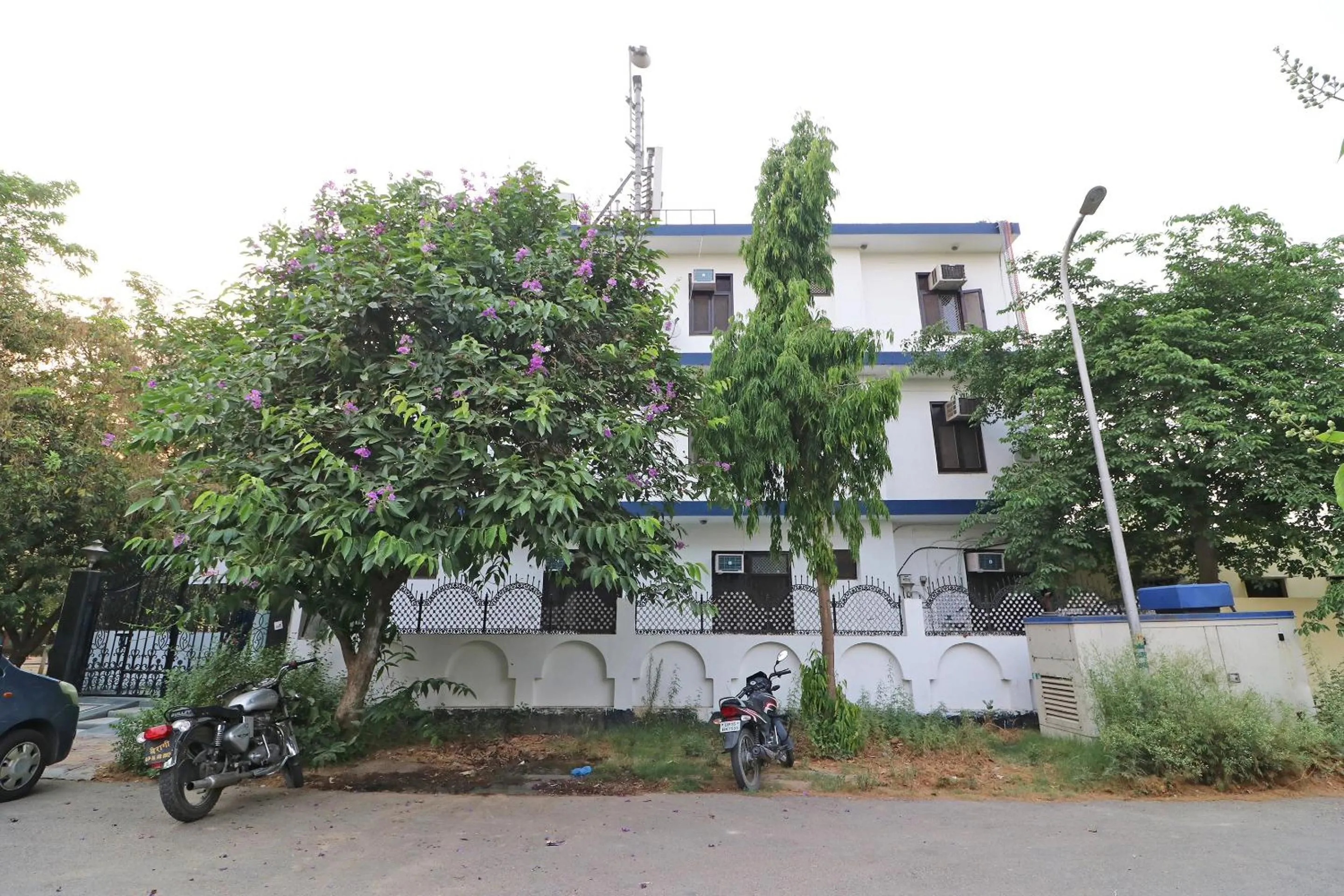 Facade/entrance in OYO Ooak Hotel