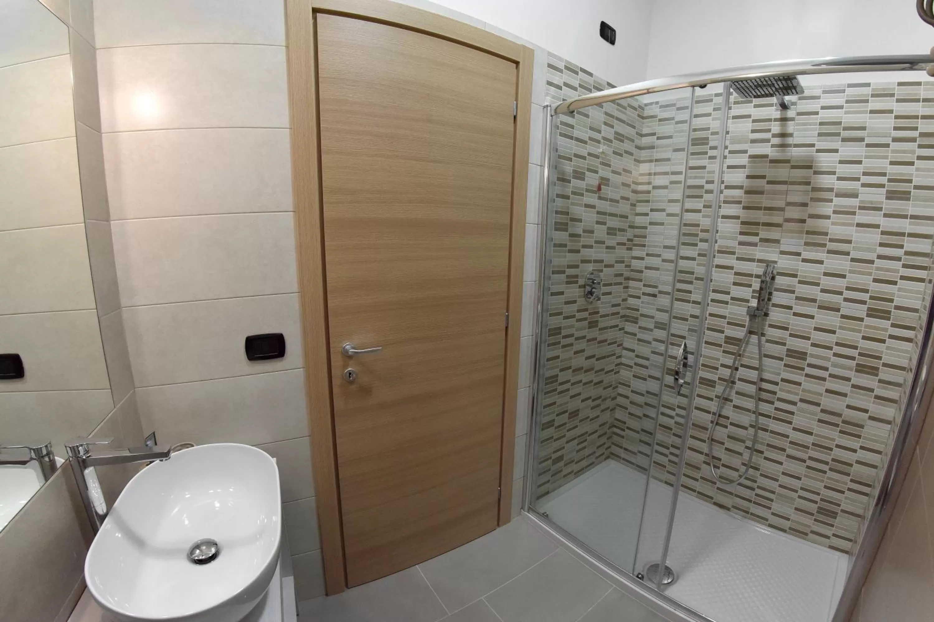 Shower in Bed And Breakfast Garibaldi54