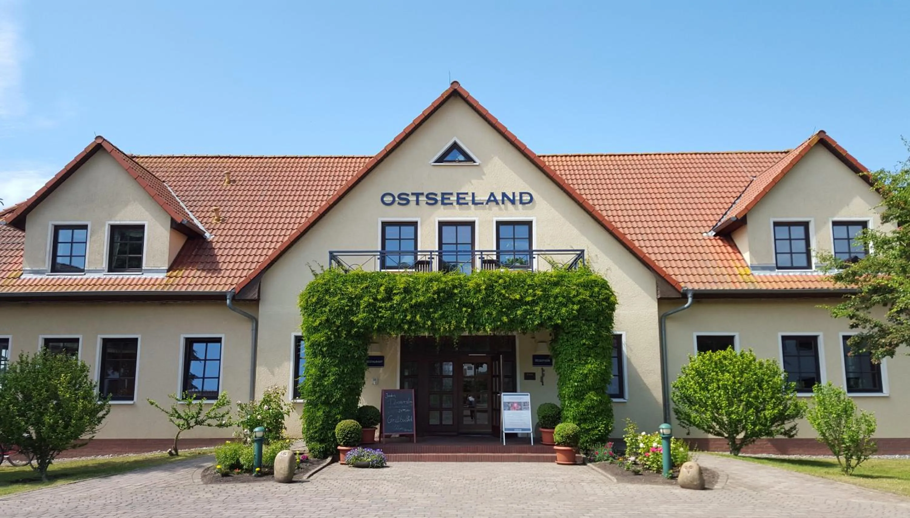 Facade/entrance in Hotel Ostseeland