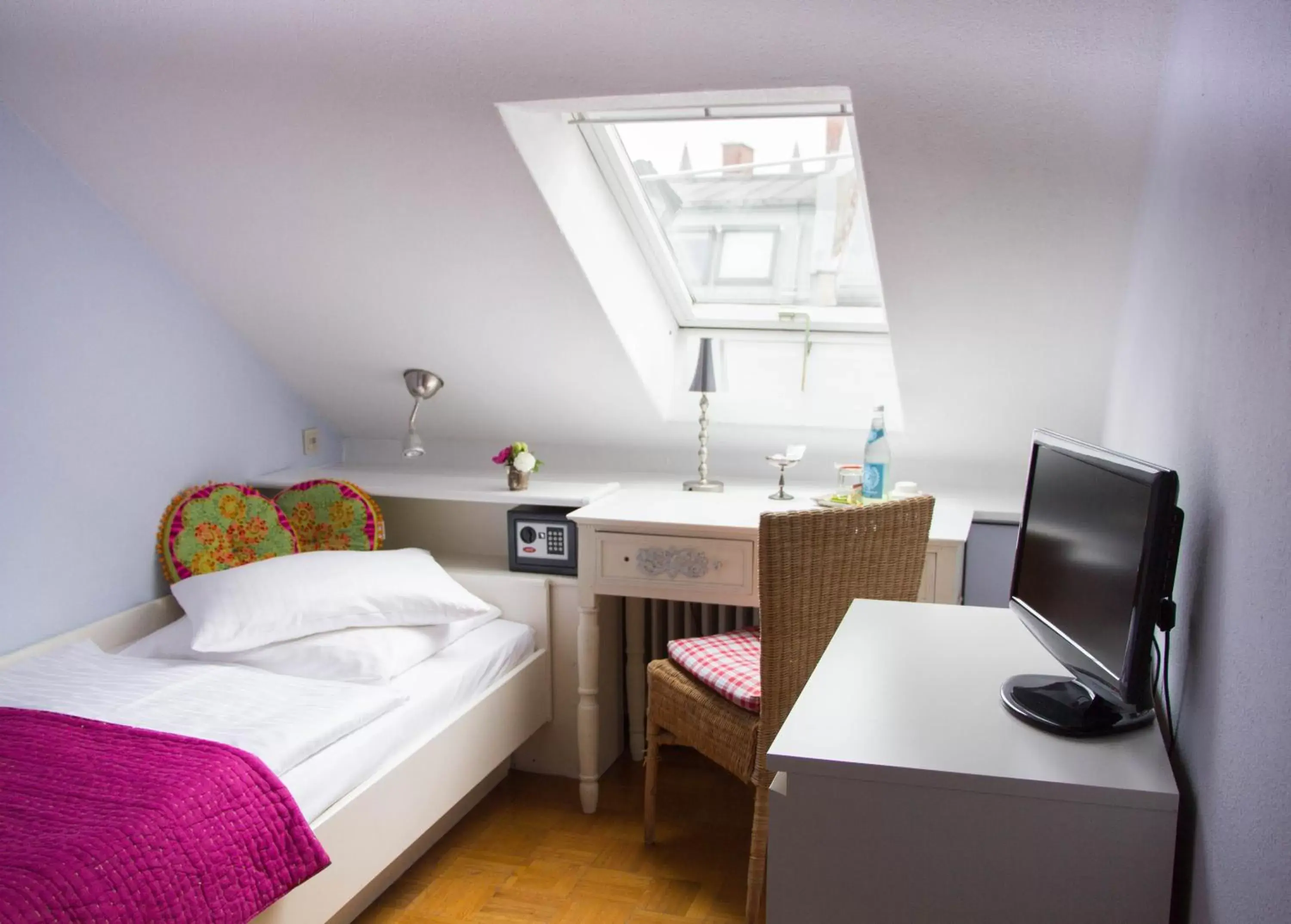 Basic Single Room in das HOTEL in München Basic Single Room in das HOTEL in München