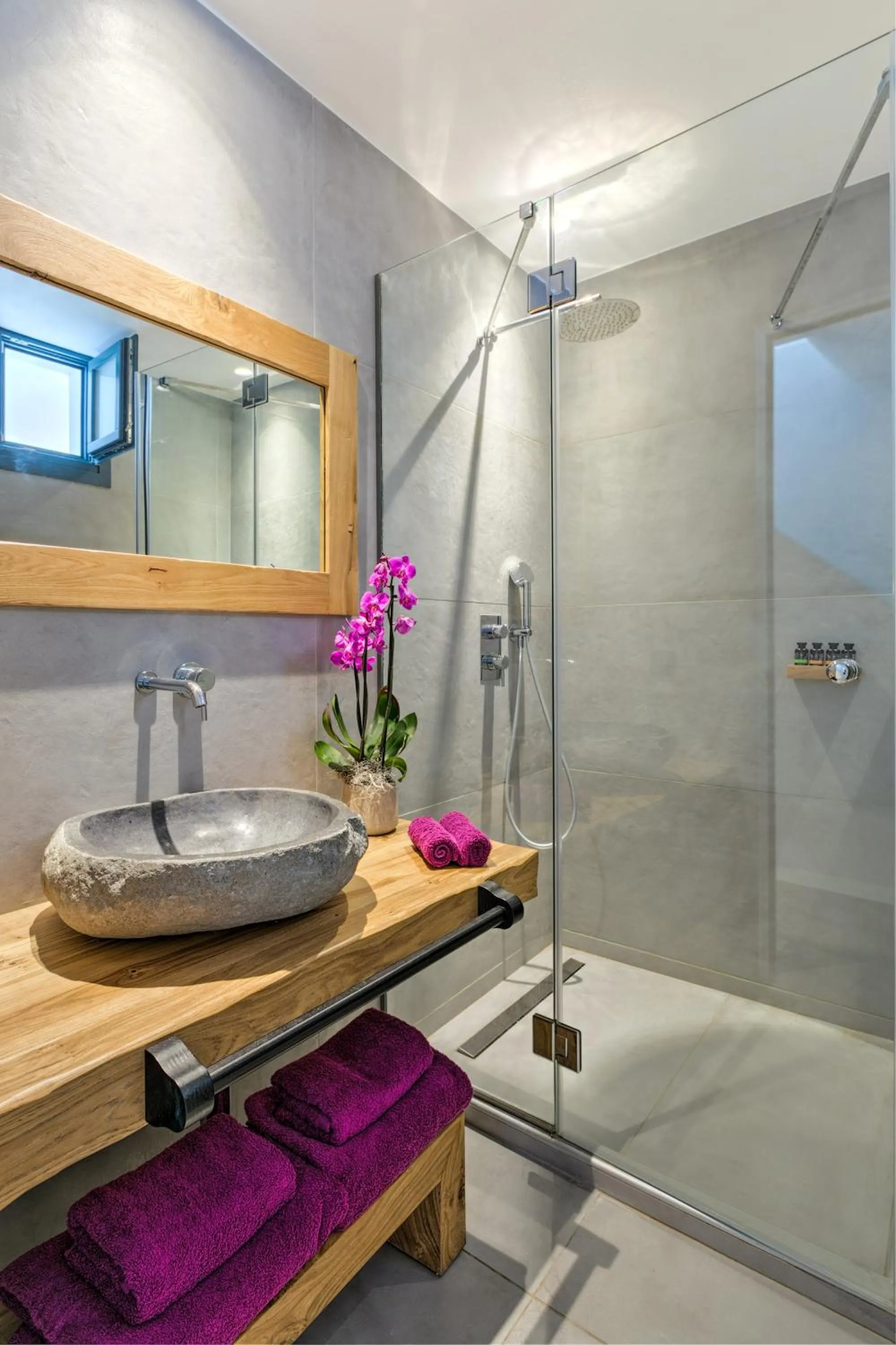 Shower in Portes Suites & Villas Mykonos
