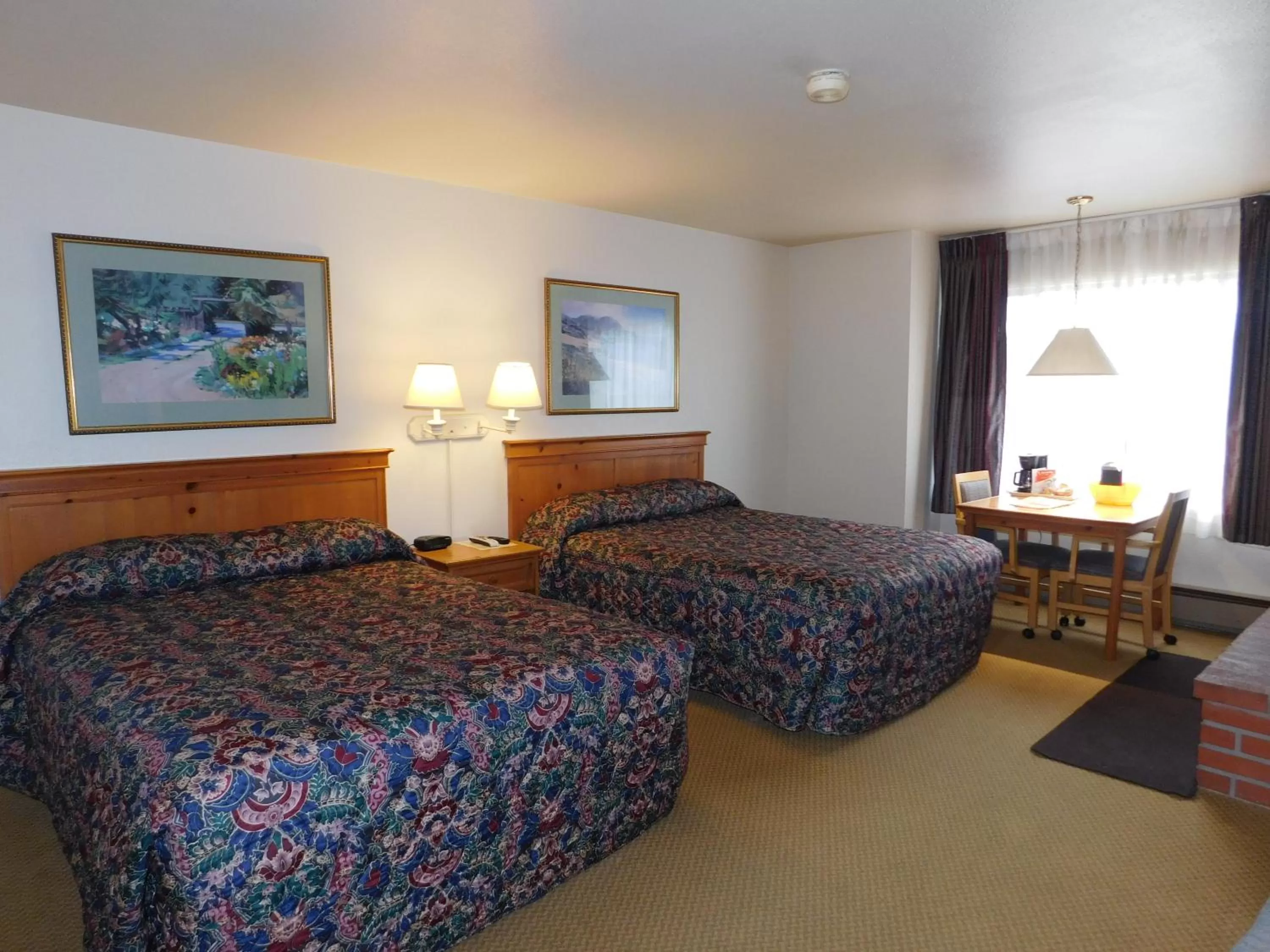 Bed in Pacific Gardens Inn