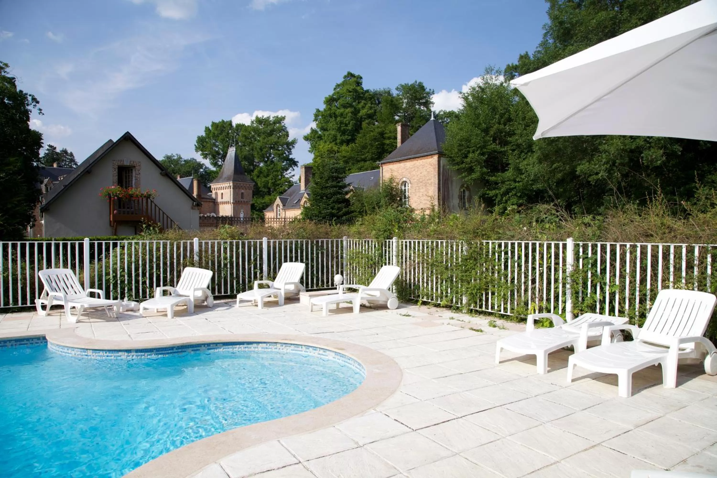 Swimming pool in Hostellerie Du Château Les Muids