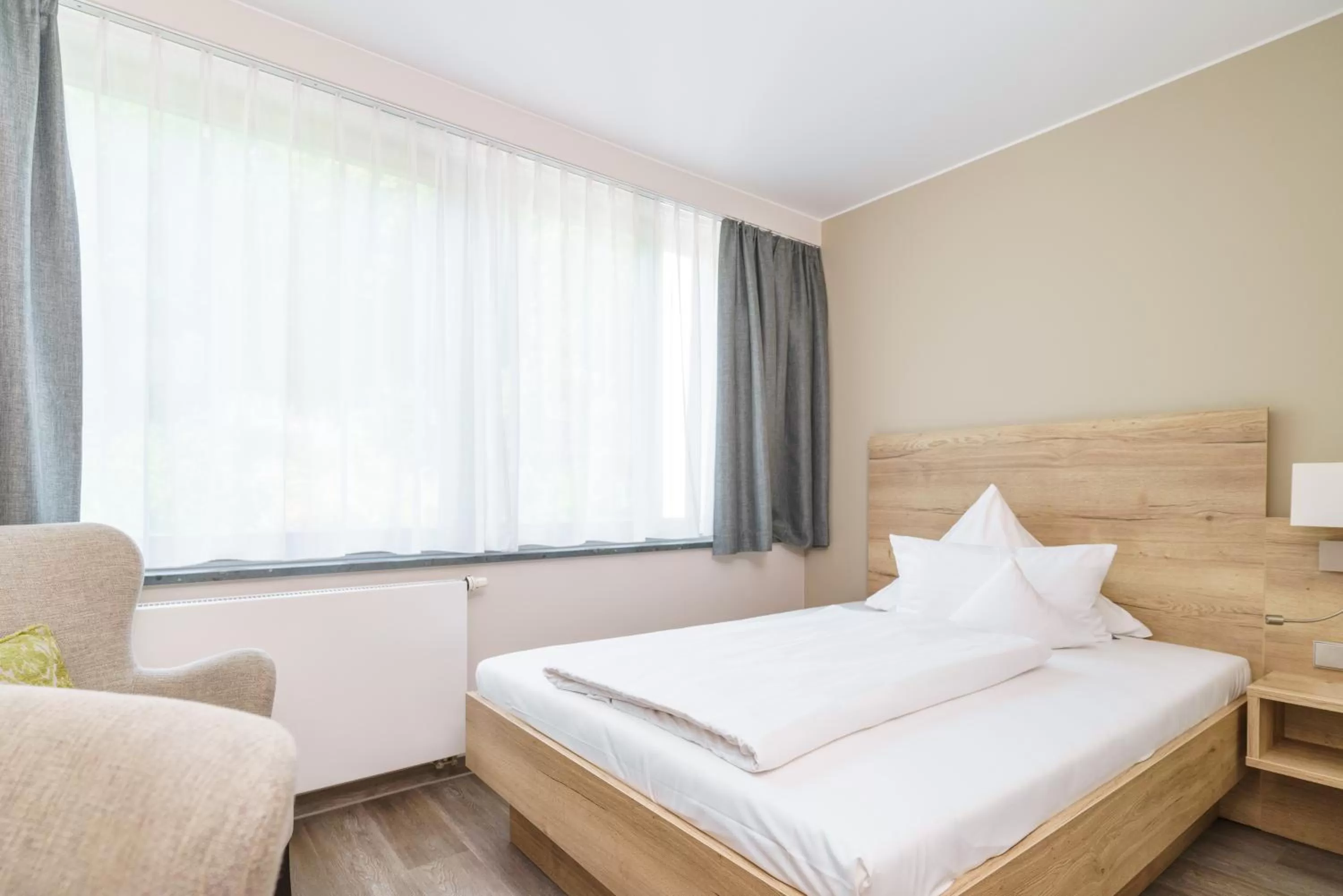 Bed in Hotel Forsthaus Grüna Betreibergesellschaft mbH