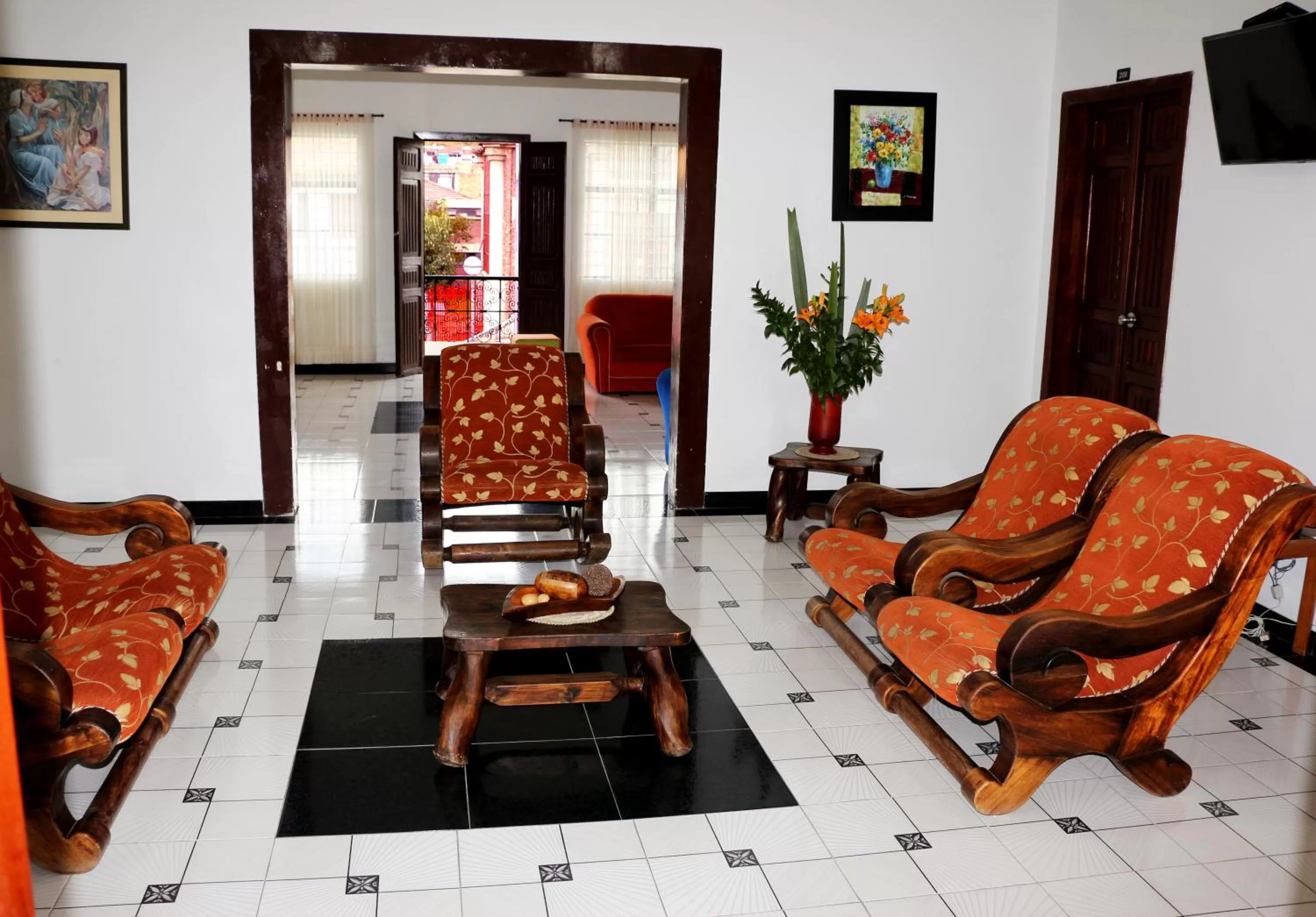 Communal lounge/ TV room in Hotel Abadia