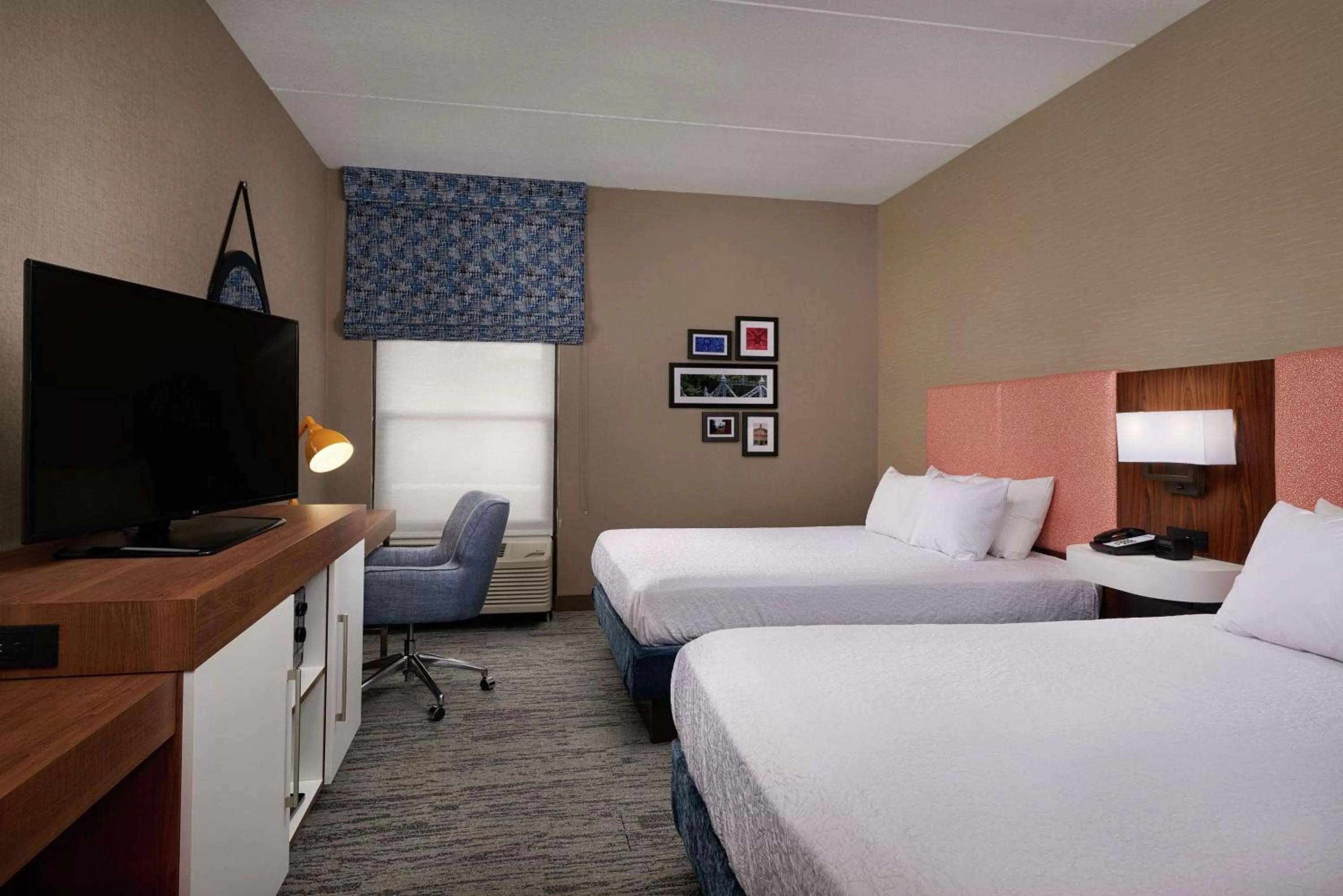 Bed in Hampton Inn by Hilton Youngstown-West I-80