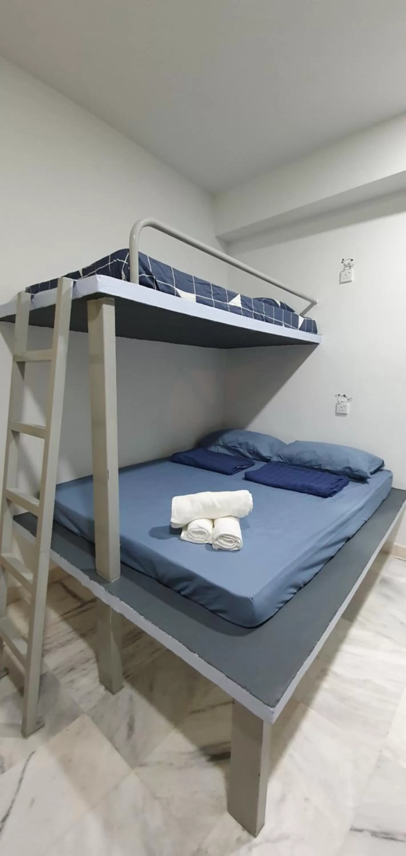 bunk bed, Bed in Thian Siong Inn