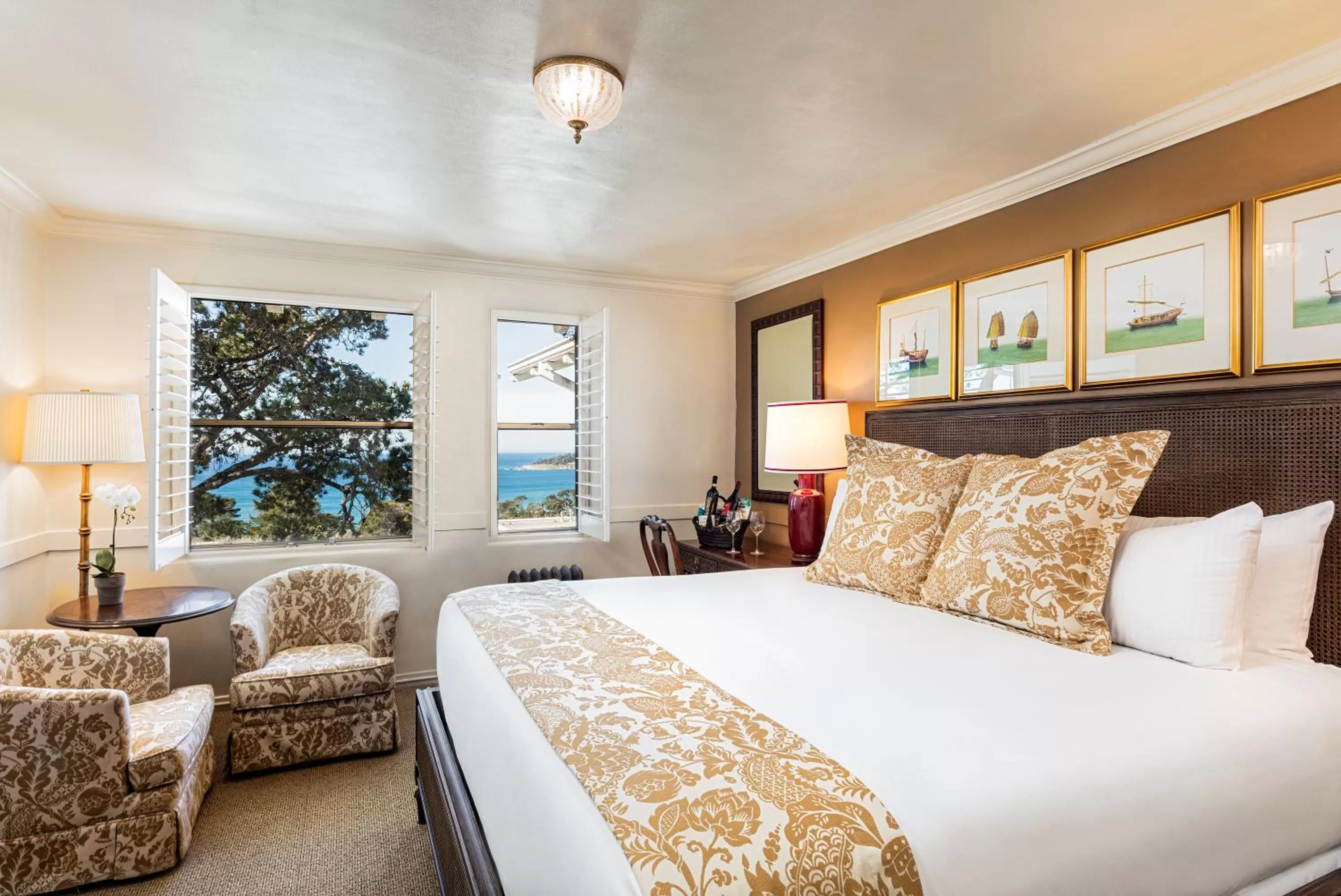 King Room Ocean View in Pine Inn - Carmel