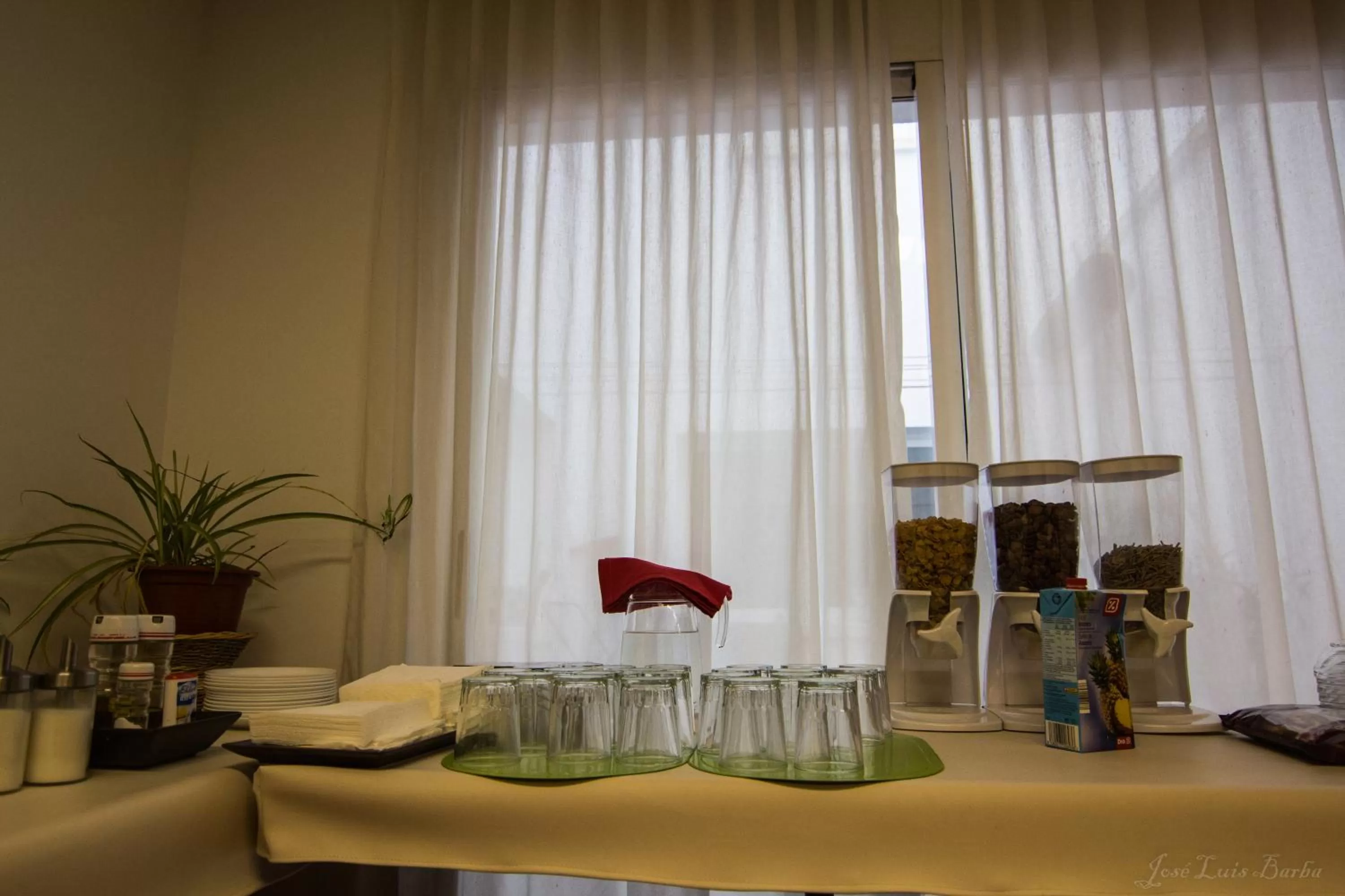 Communal lounge/ TV room in Hospedería Hotel Don Quijote