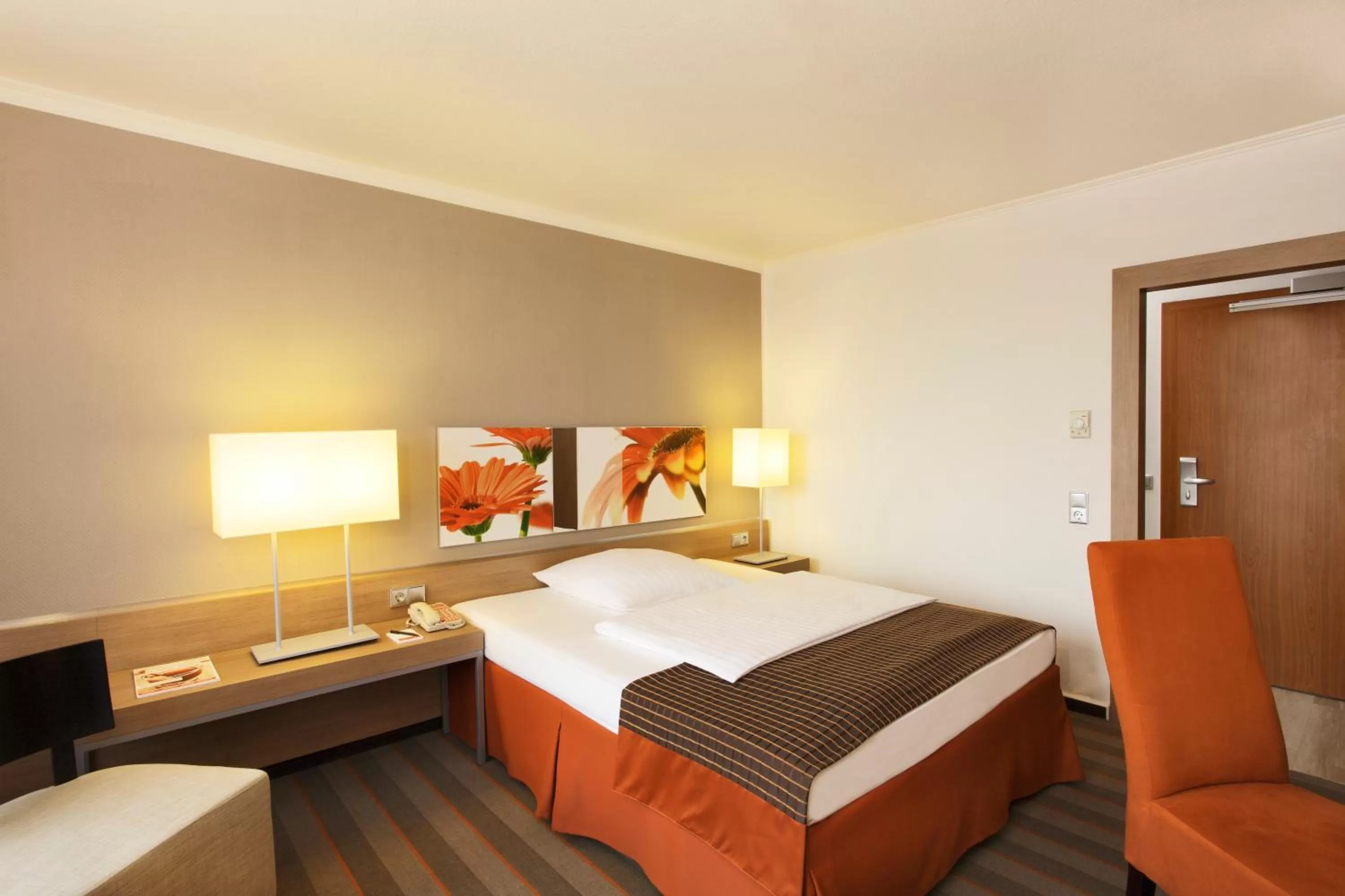 Bedroom, Bed in SOALTEE Hotel by Trip Inn Frankfurt Messe Tagungshotel