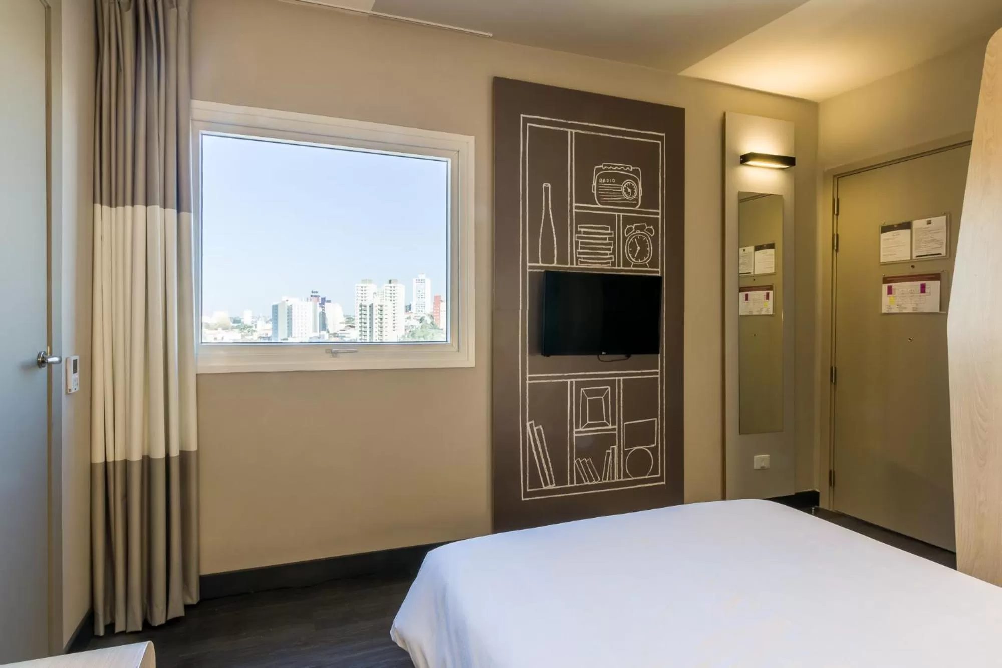 Bedroom, Bed in Ibis Americana