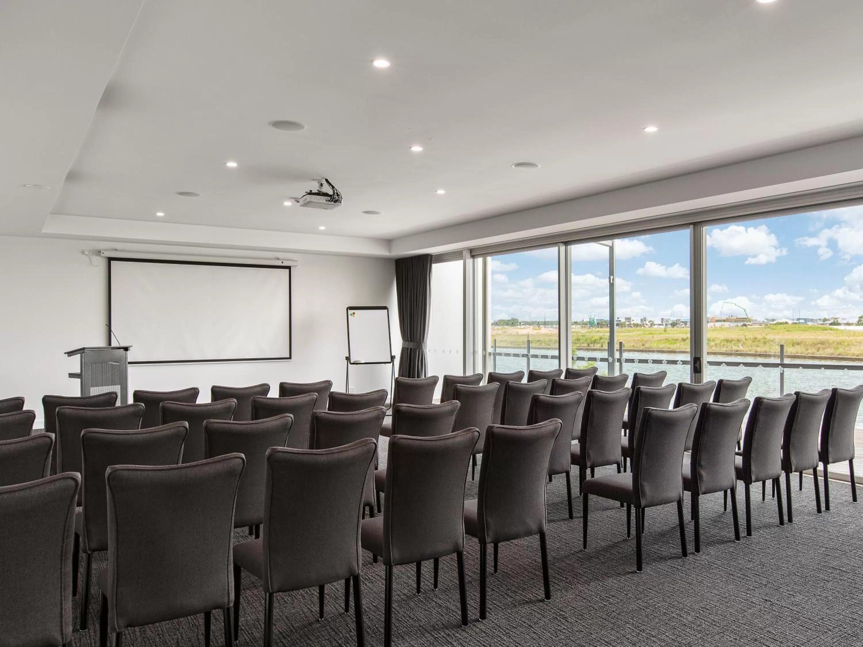 Banquet/Function facilities in Mercure Sunshine Coast Kawana Waters