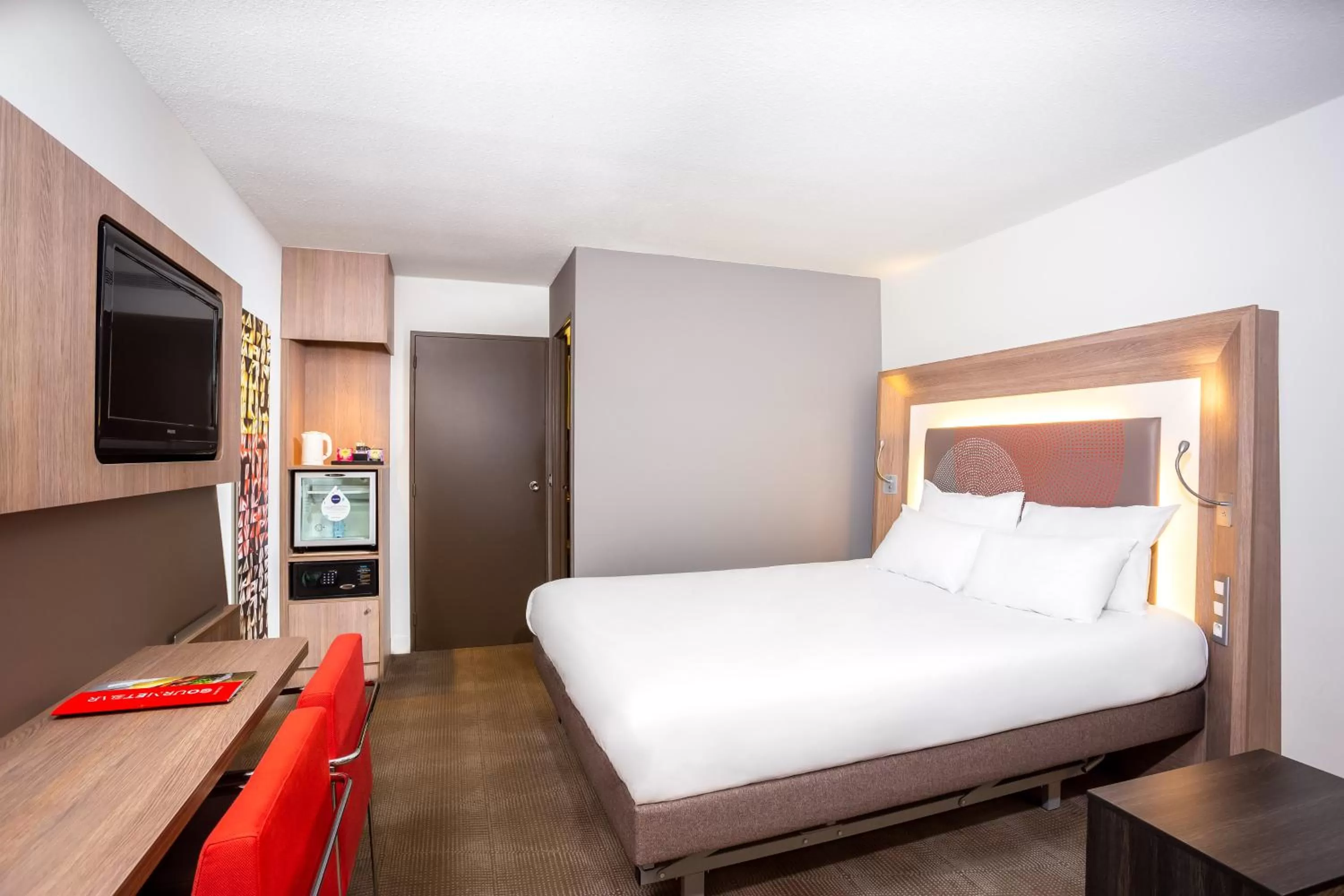 Photo of the whole room, Bed in Hotel Novotel Brussels Off Grand Place