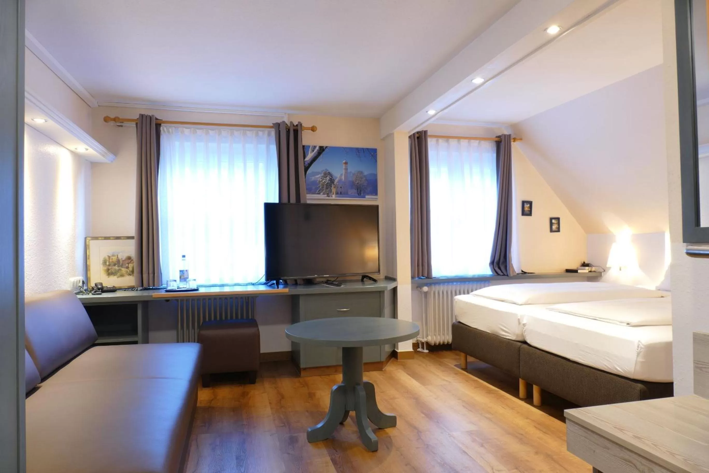 Photo of the whole room, Bed in Altstadt-Hotel Zum Hechten