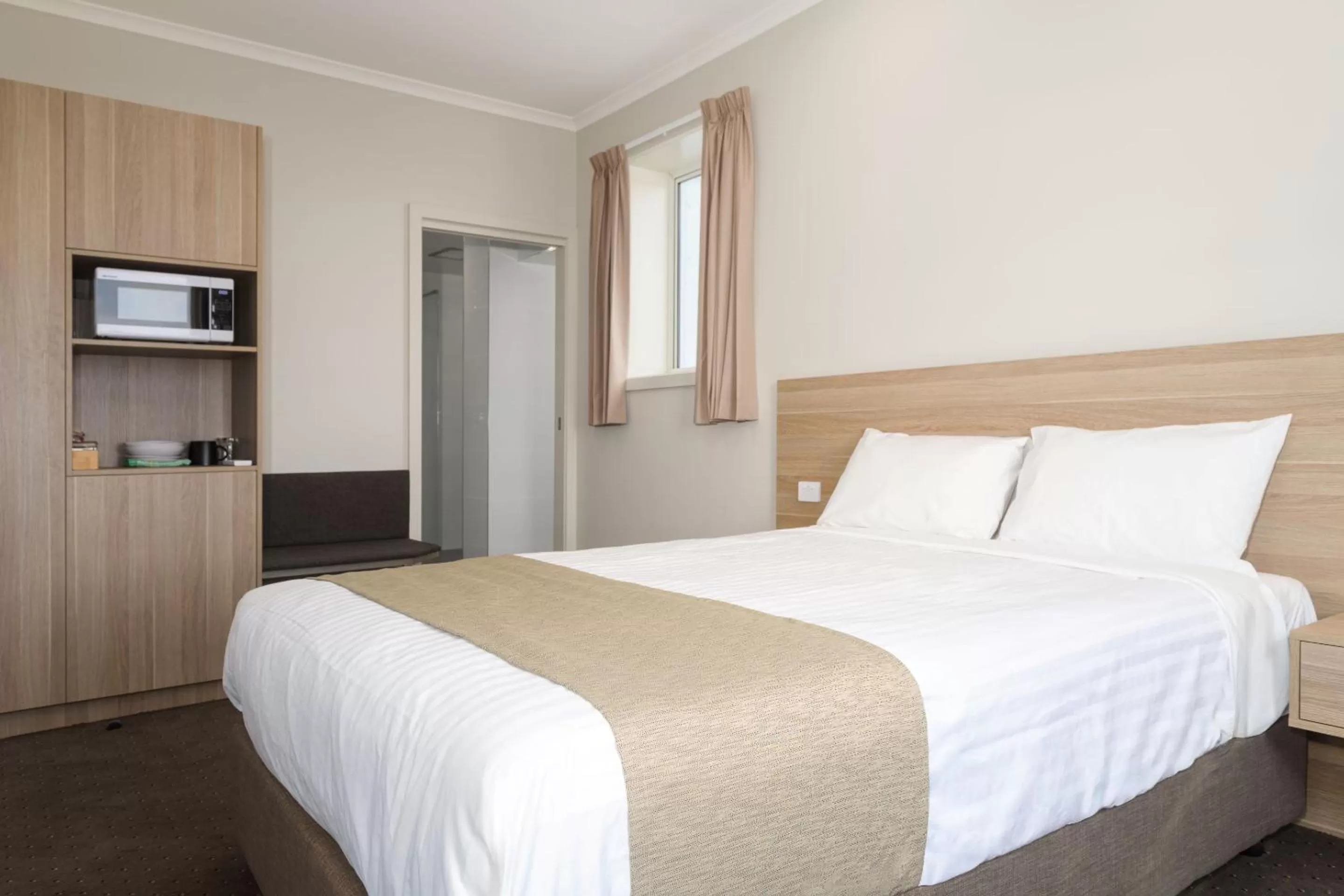 Bedroom, Bed in Somerset Hotel