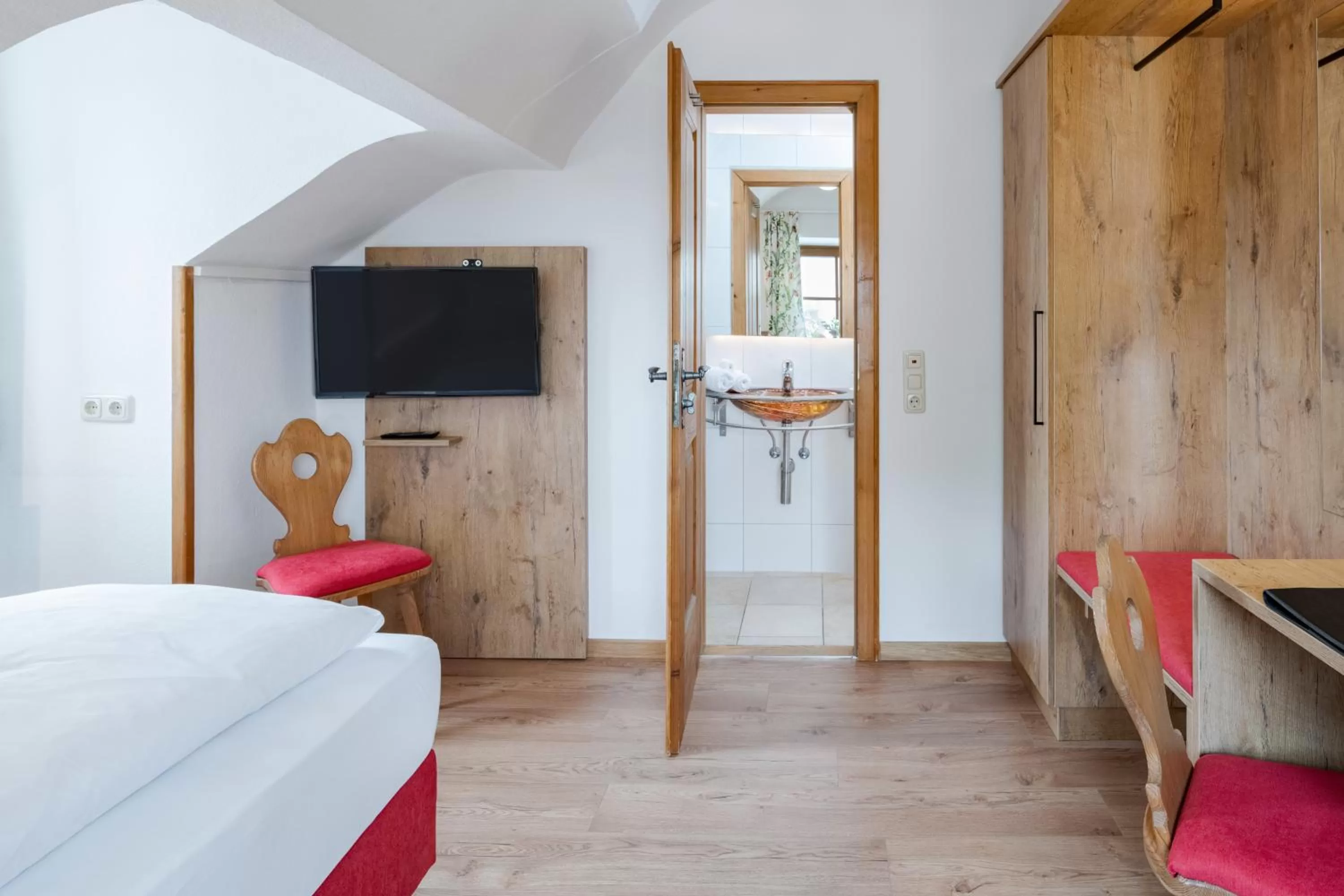 Photo of the whole room, Bed in Hotel Obermaier