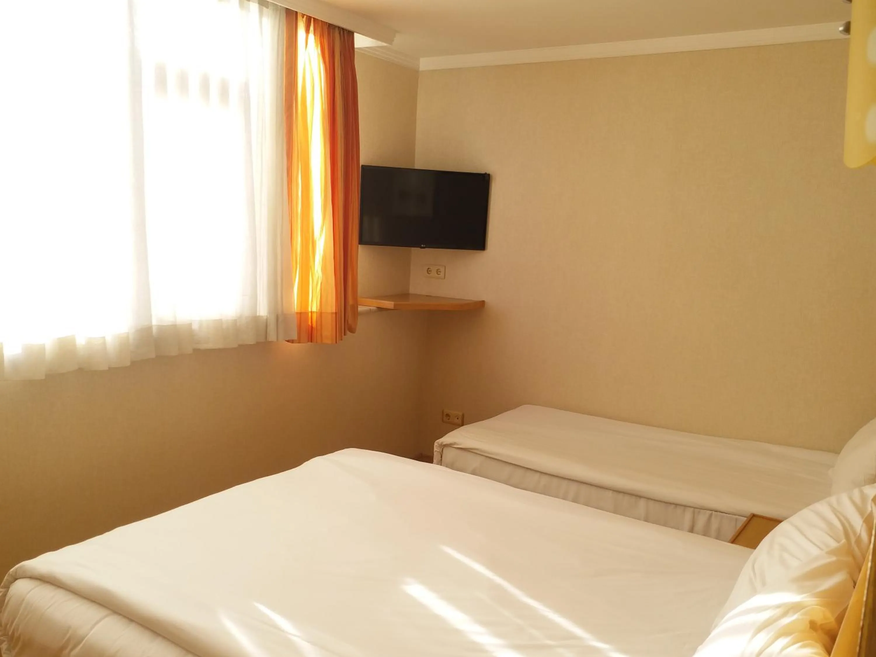 TV and multimedia, Bed in Hotel Inter Istanbul