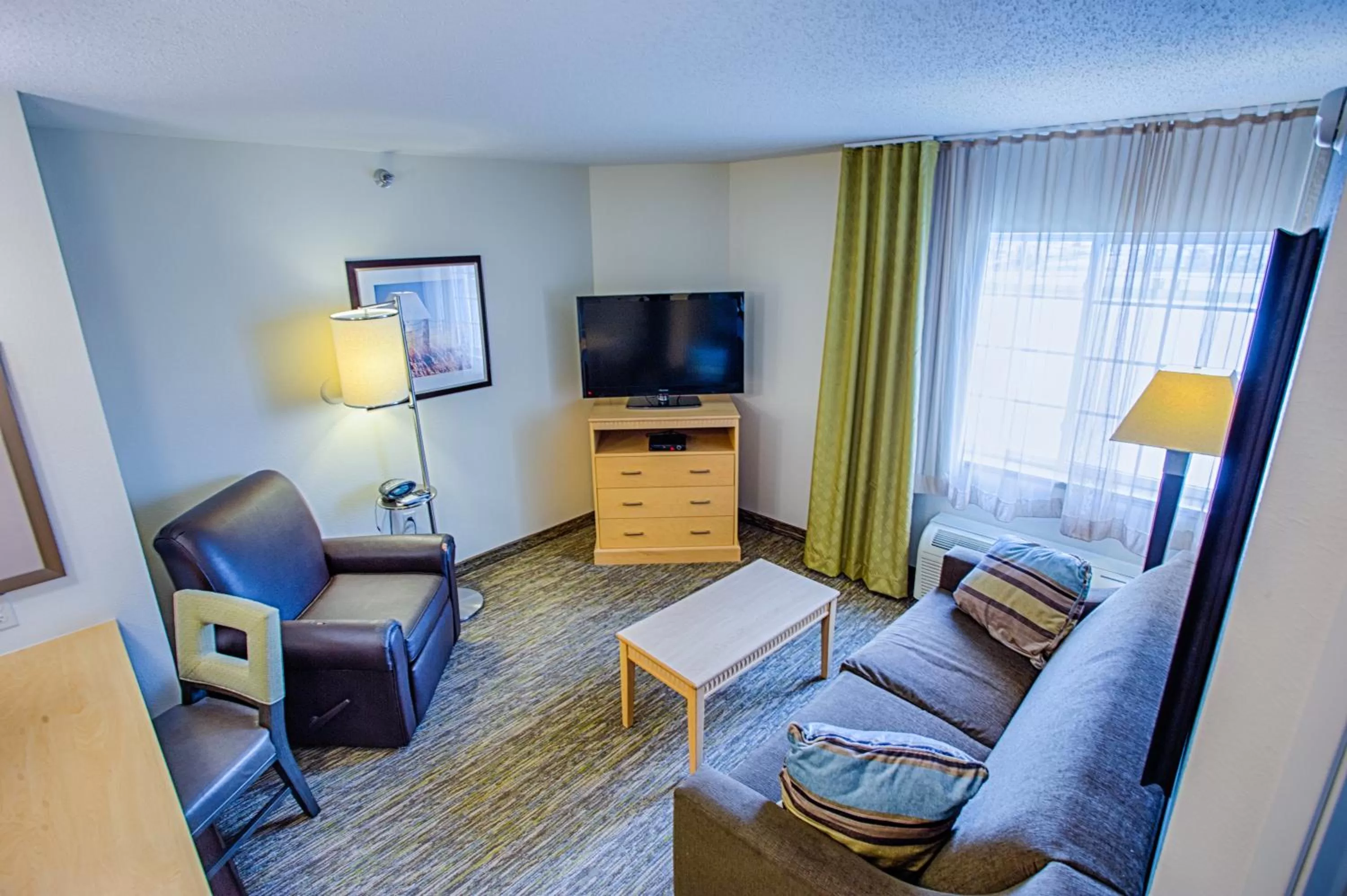 Photo of the whole room in Candlewood Suites Fargo-North Dakota State University by IHG