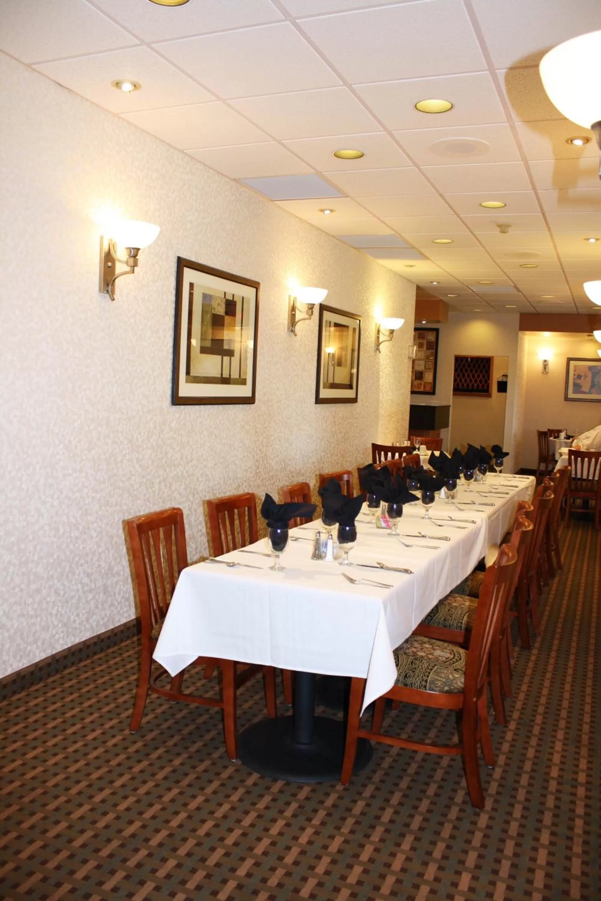 Restaurant/places to eat in Holiday Inn Riverton-Convention Center by IHG