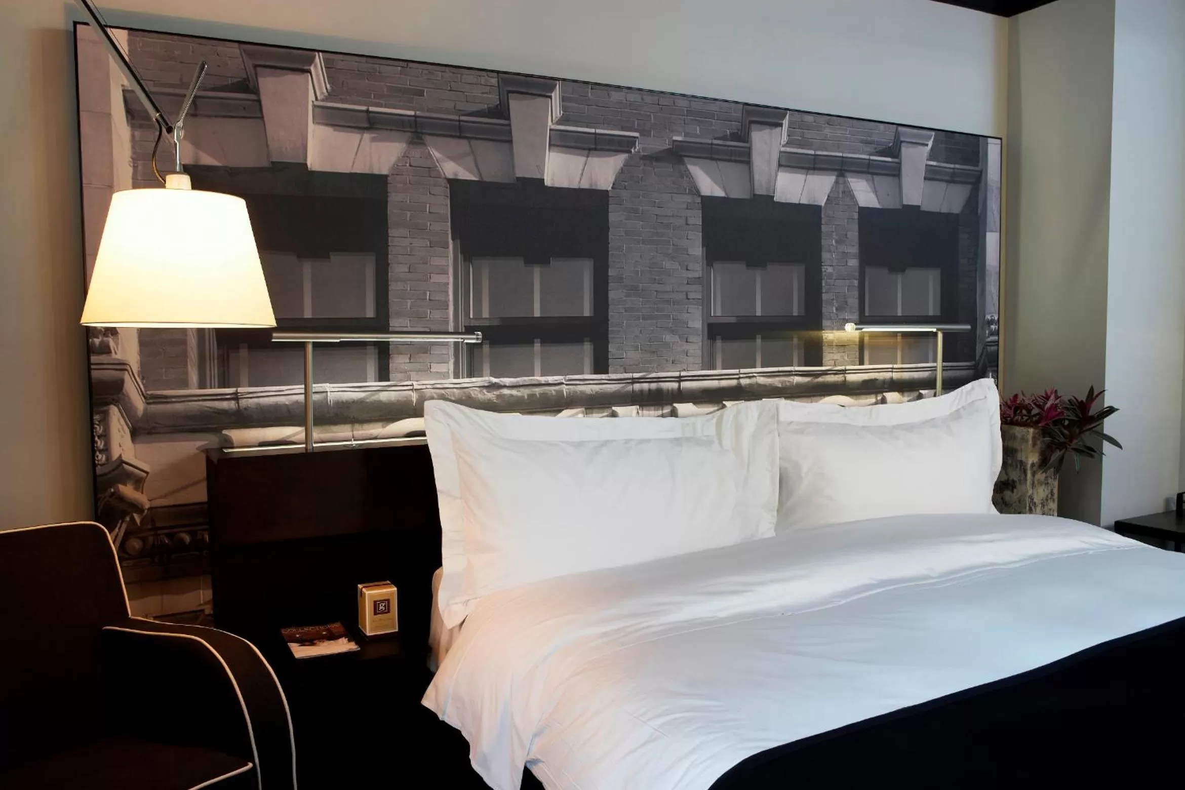 Bed in Hôtel Le Germain Québec