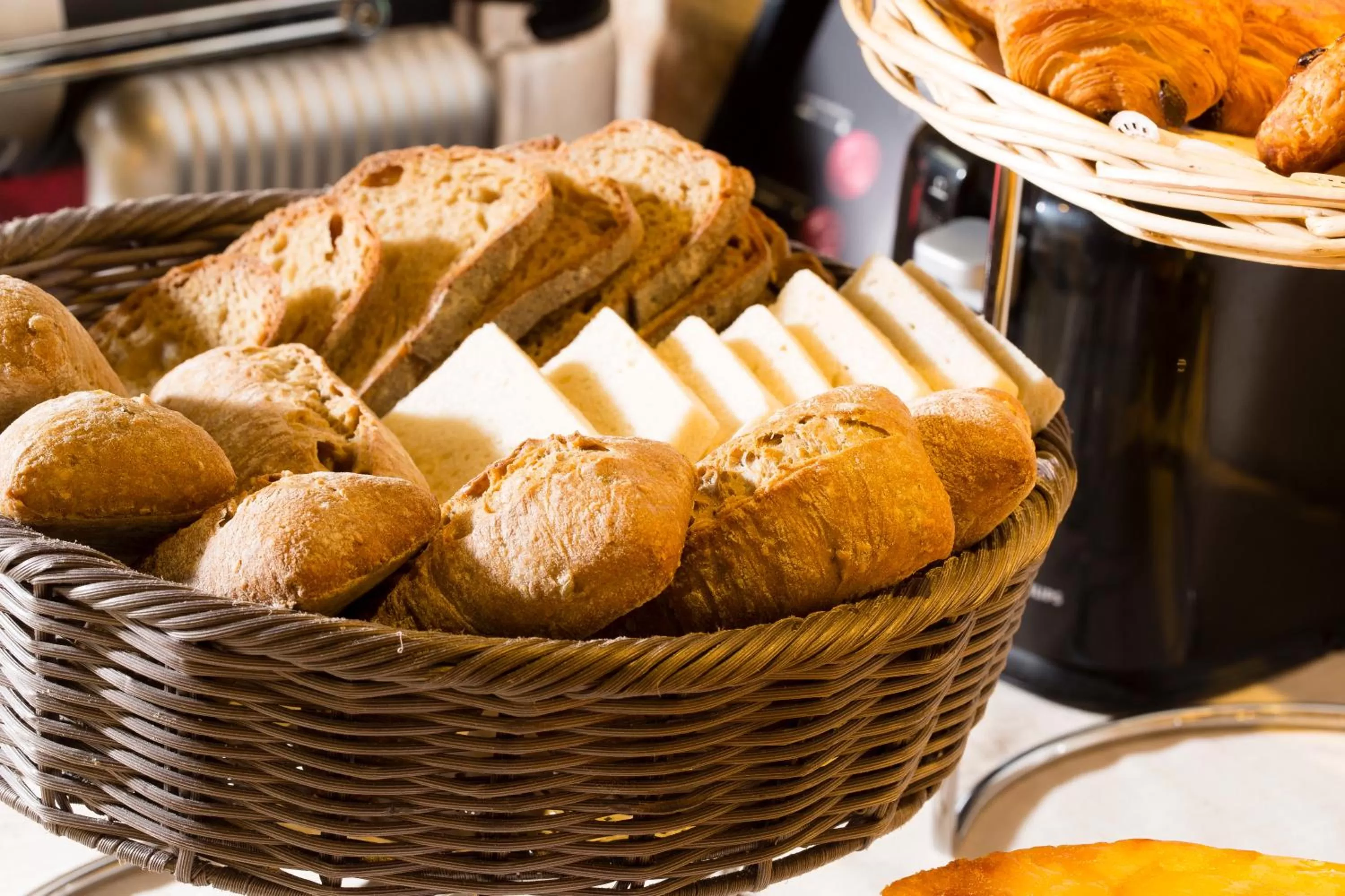 Food and drinks in Lion d'Or Paris Hotel