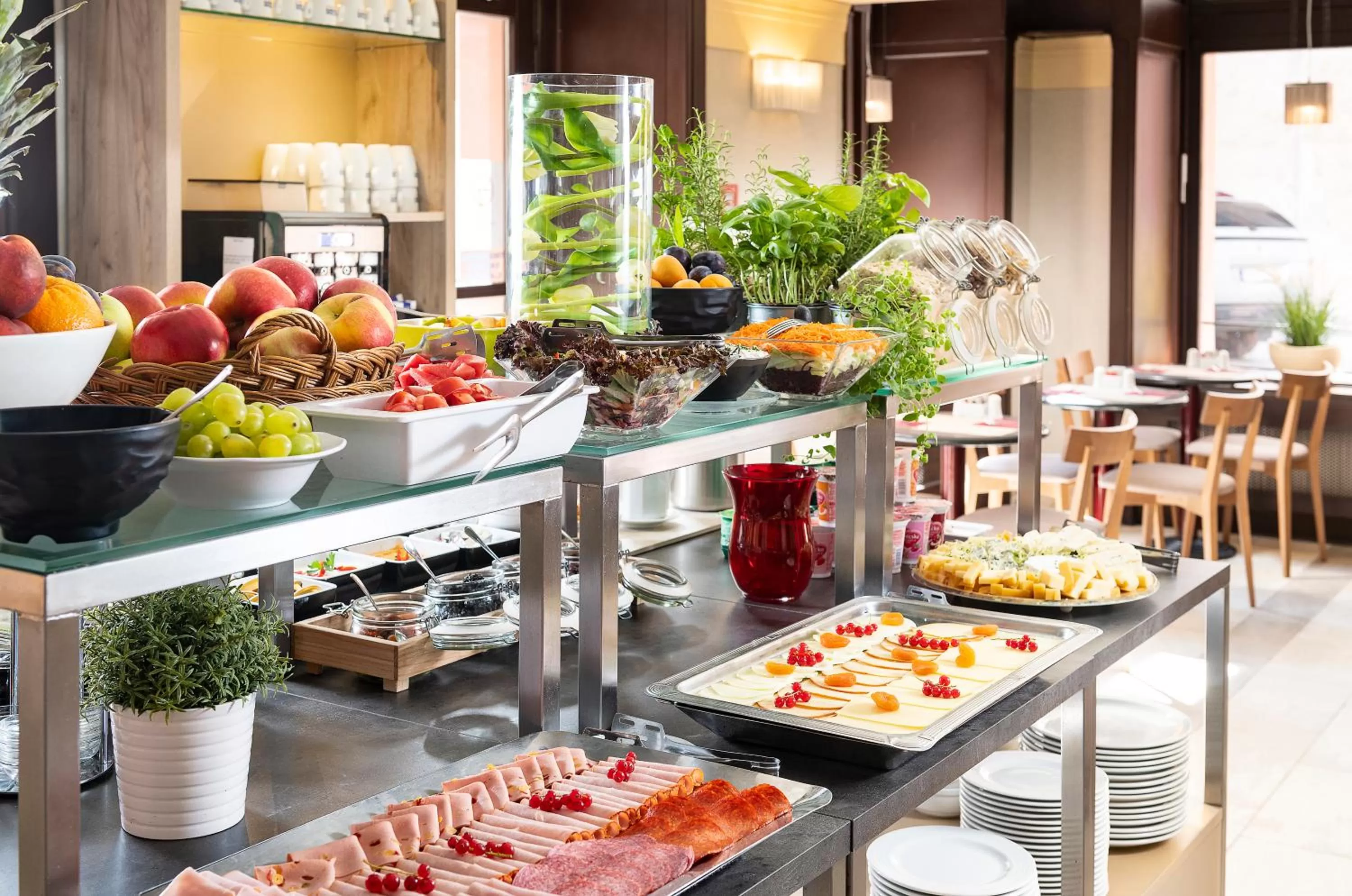 Food and drinks in Three Corners Hotel Art