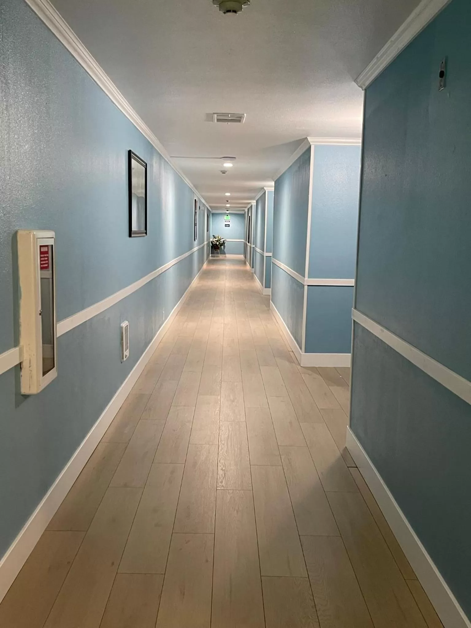 Property building in Marina Inn Des Moines / SeaTac