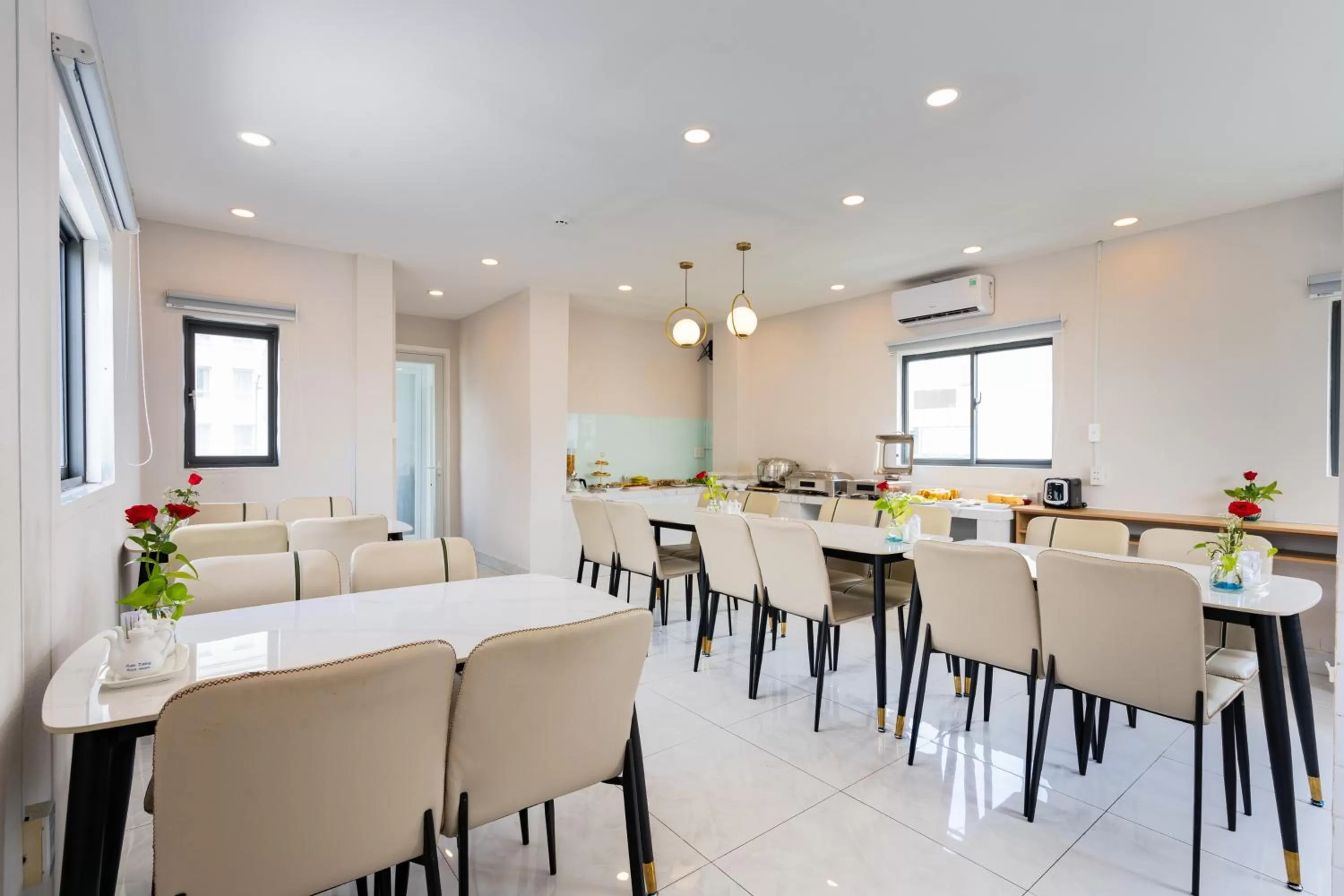 Restaurant/places to eat in A&A Toronto Hotel