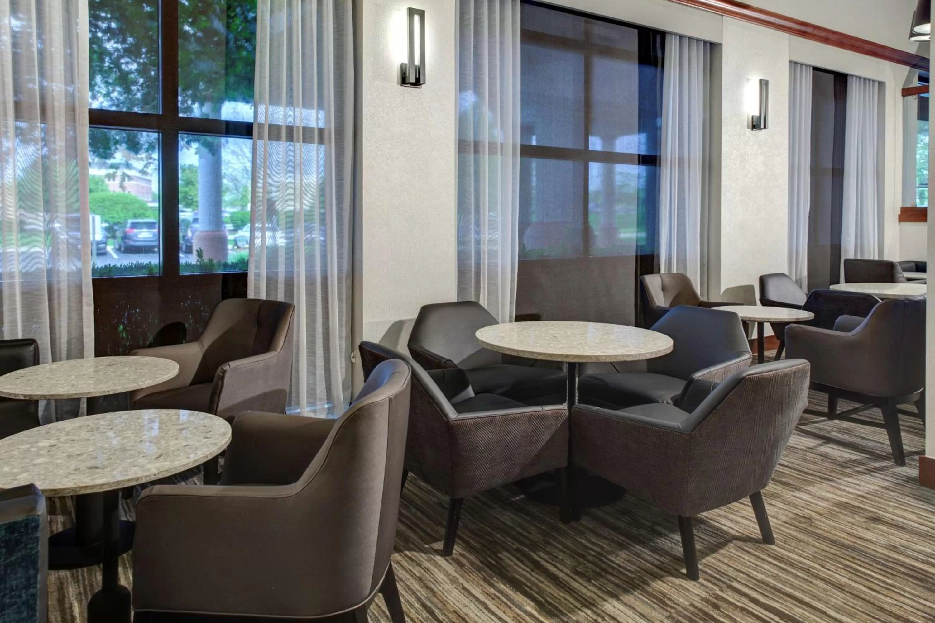 Lounge or bar in Hyatt Place Lakeland Center