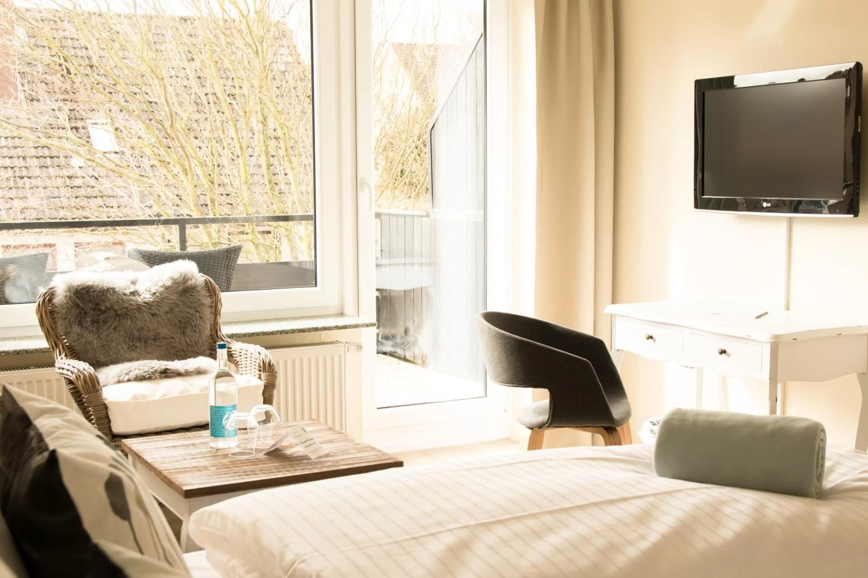 TV and multimedia, Bed in Das Frühstückshotel Büsum