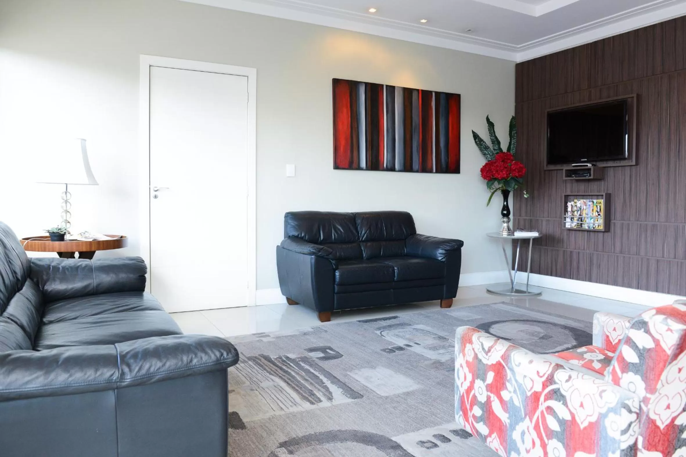 Communal lounge/ TV room in Alano Executivo Hotel